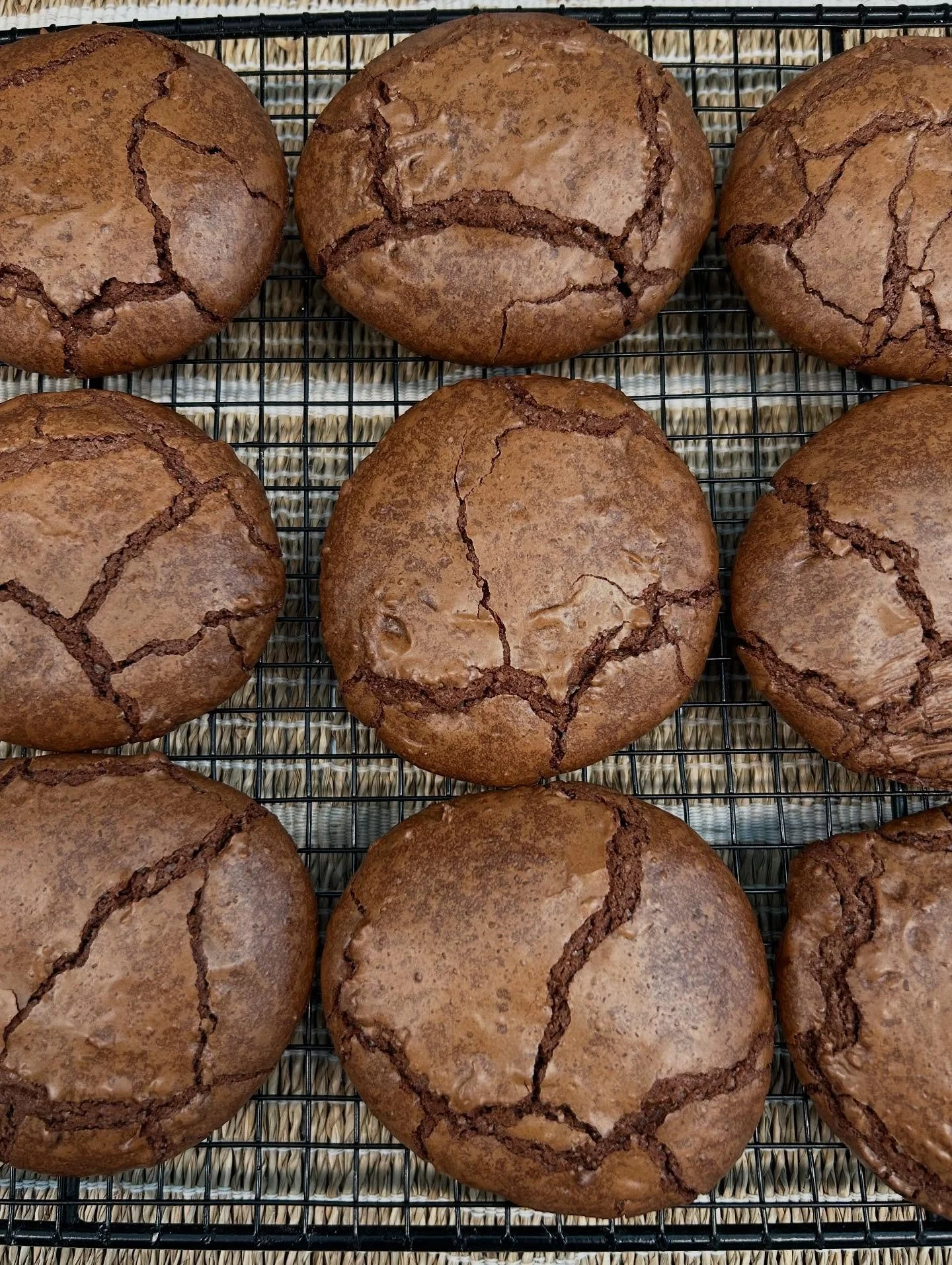 Le brownie-cookie est de retour &agrave; La Maison Douce !
Un mariage parfait entre le fondant du brownie et le croustillant du cookie&hellip; impossible d&rsquo;y r&eacute;sister 🤎

&Agrave; savourer sans tarder, il n&rsquo;attend que vous !
#brown