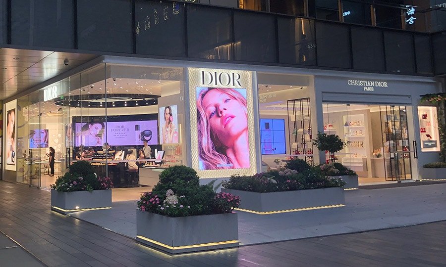 high brightness sunlight readable window displays dior