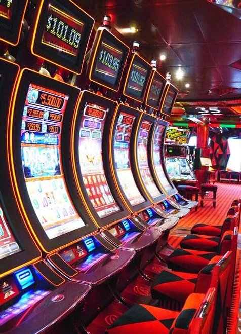 curved-lcd-digital-display-gaming-machines.jpg