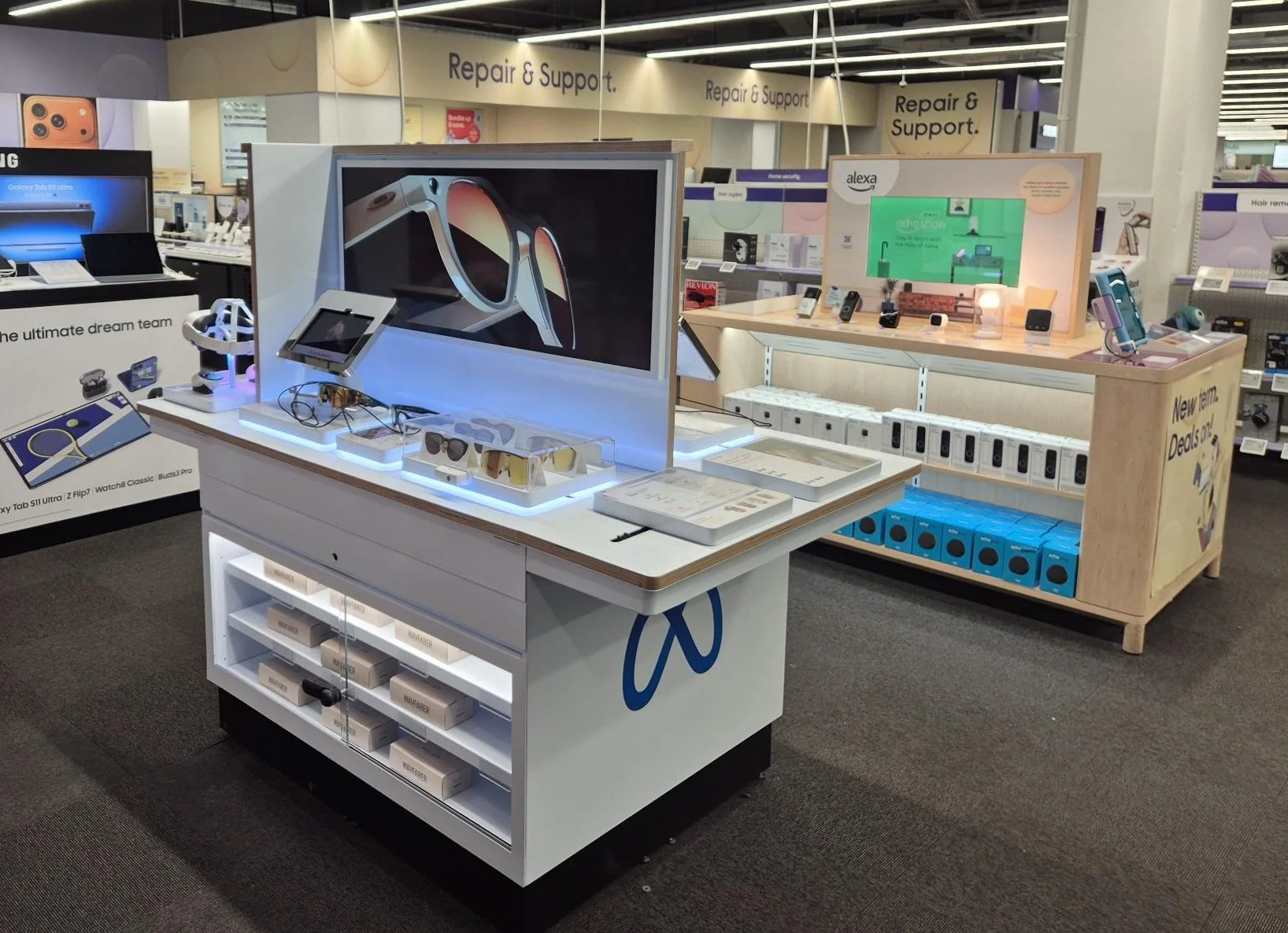 ultra wide stretched digital display for meta