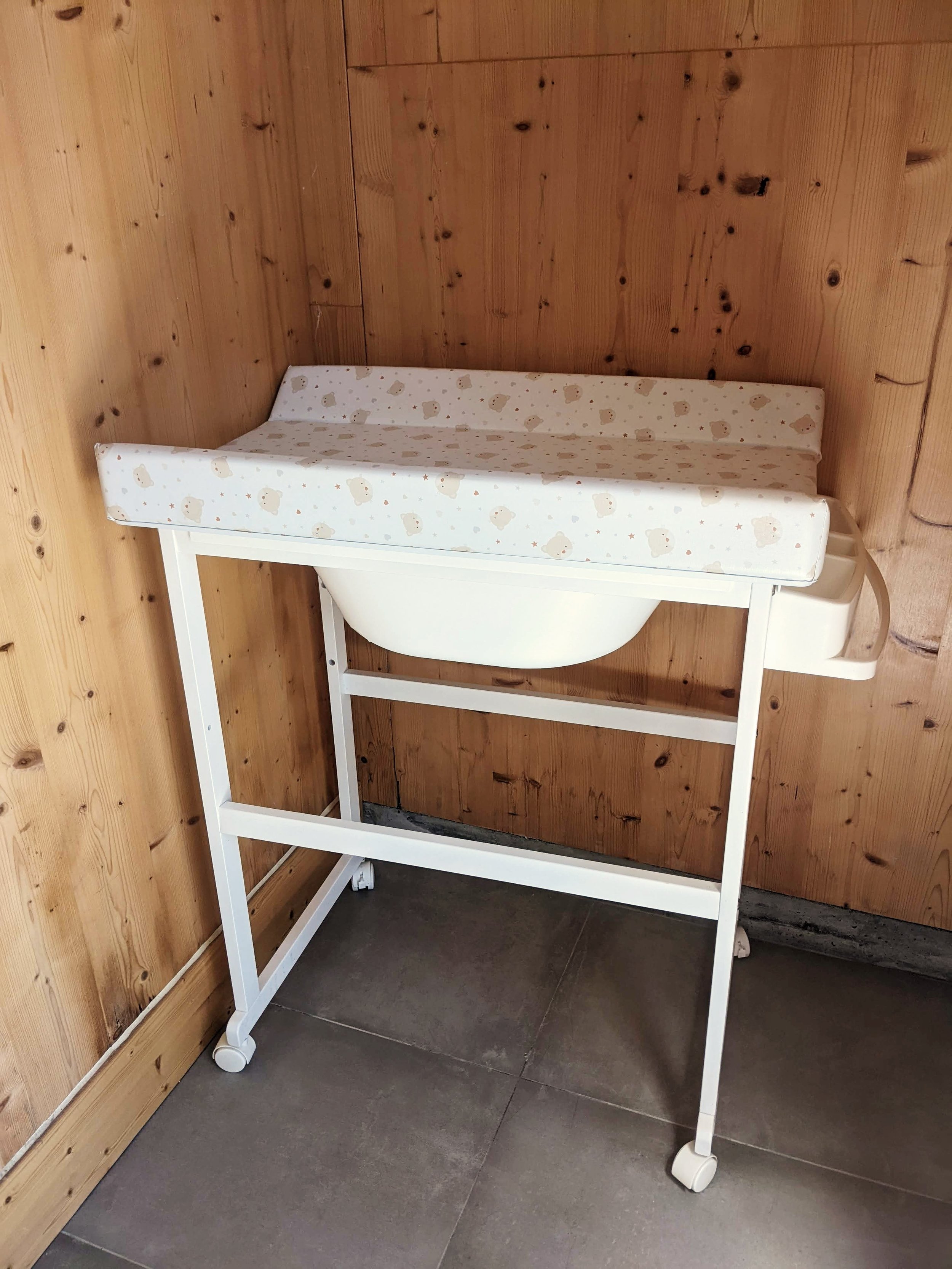 Bukubaki changing table.jpg