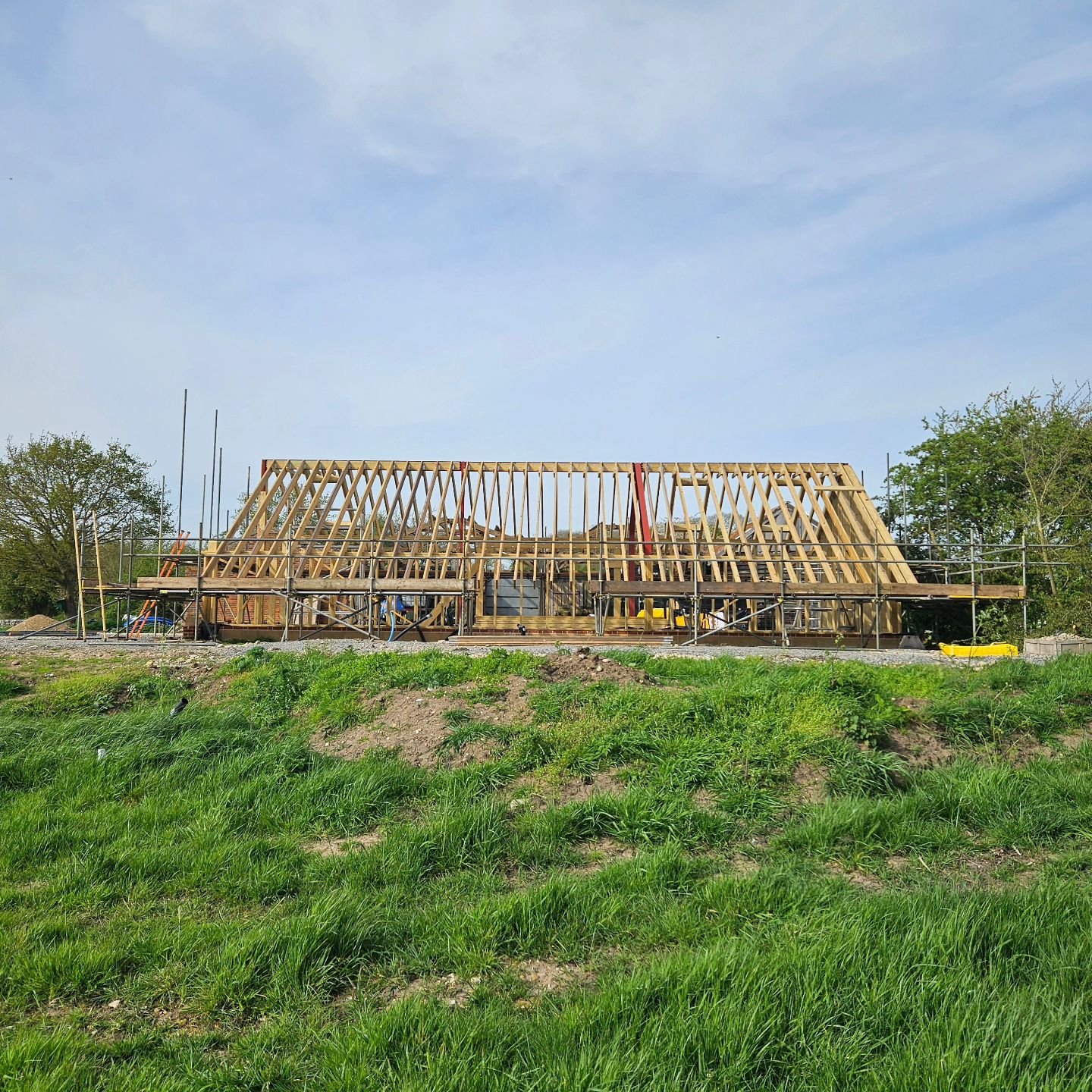 April 2024. The workshop structure is nearly complete. This south facing roof will take the 18kwh/peak PV array.