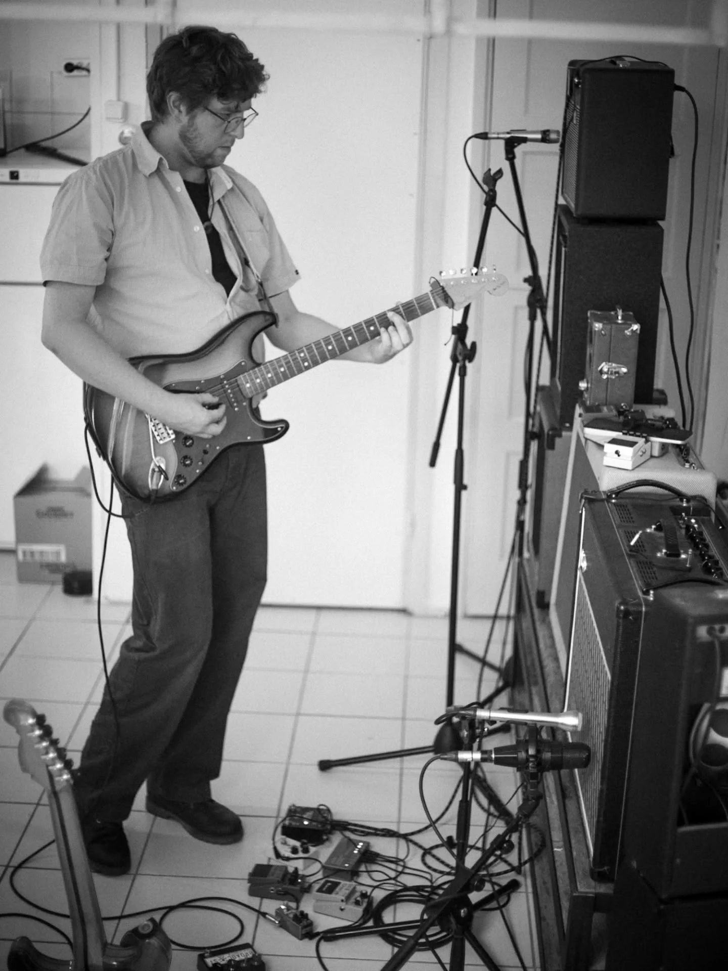 Turning knobs. Tuning strings. Making room for the noise.

#alternativemusic #guitartexture #ambientguitar #sounddesign #newmusic