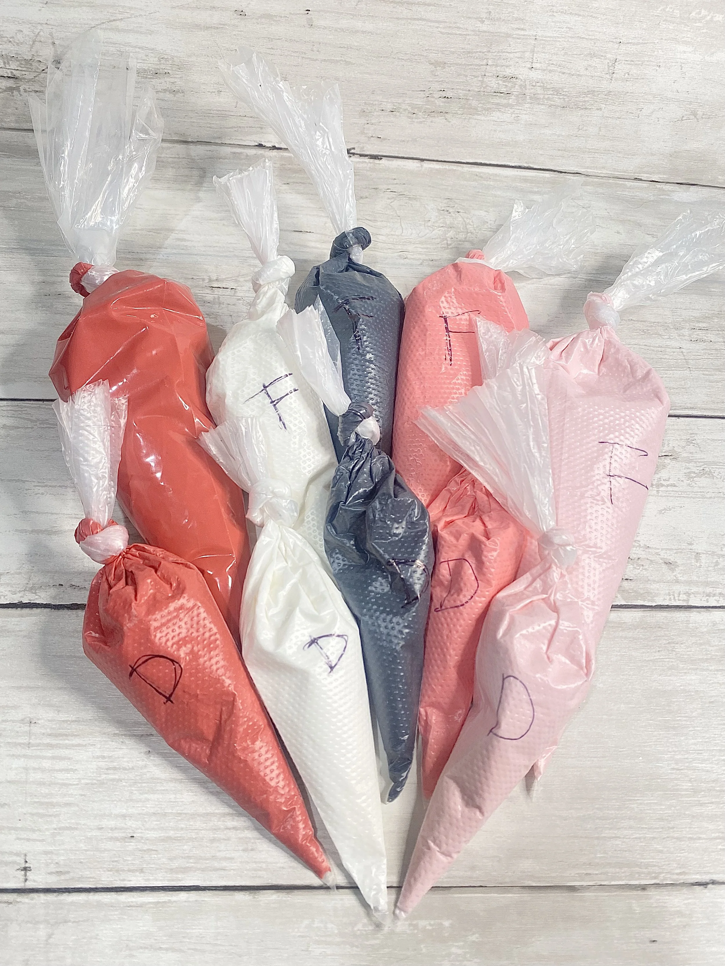  Flood and detail bags: 10 total = approximately 1.5 hours of mixing for me. :/ 