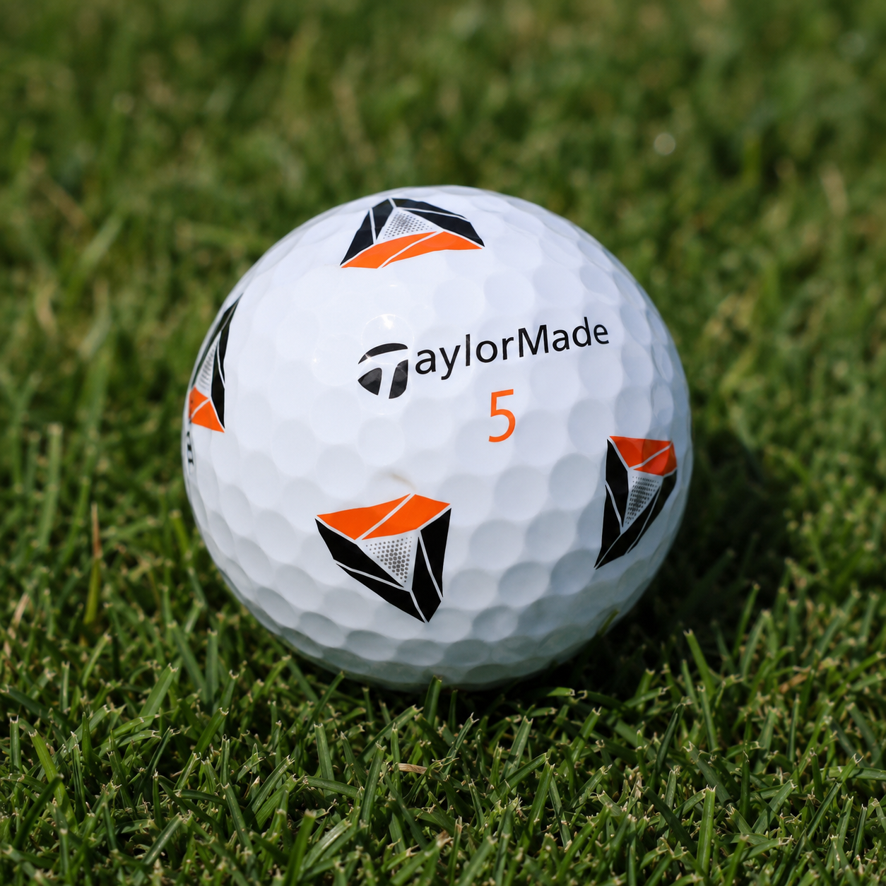 TaylorMade TP5x PIX Golf Ball 1.png