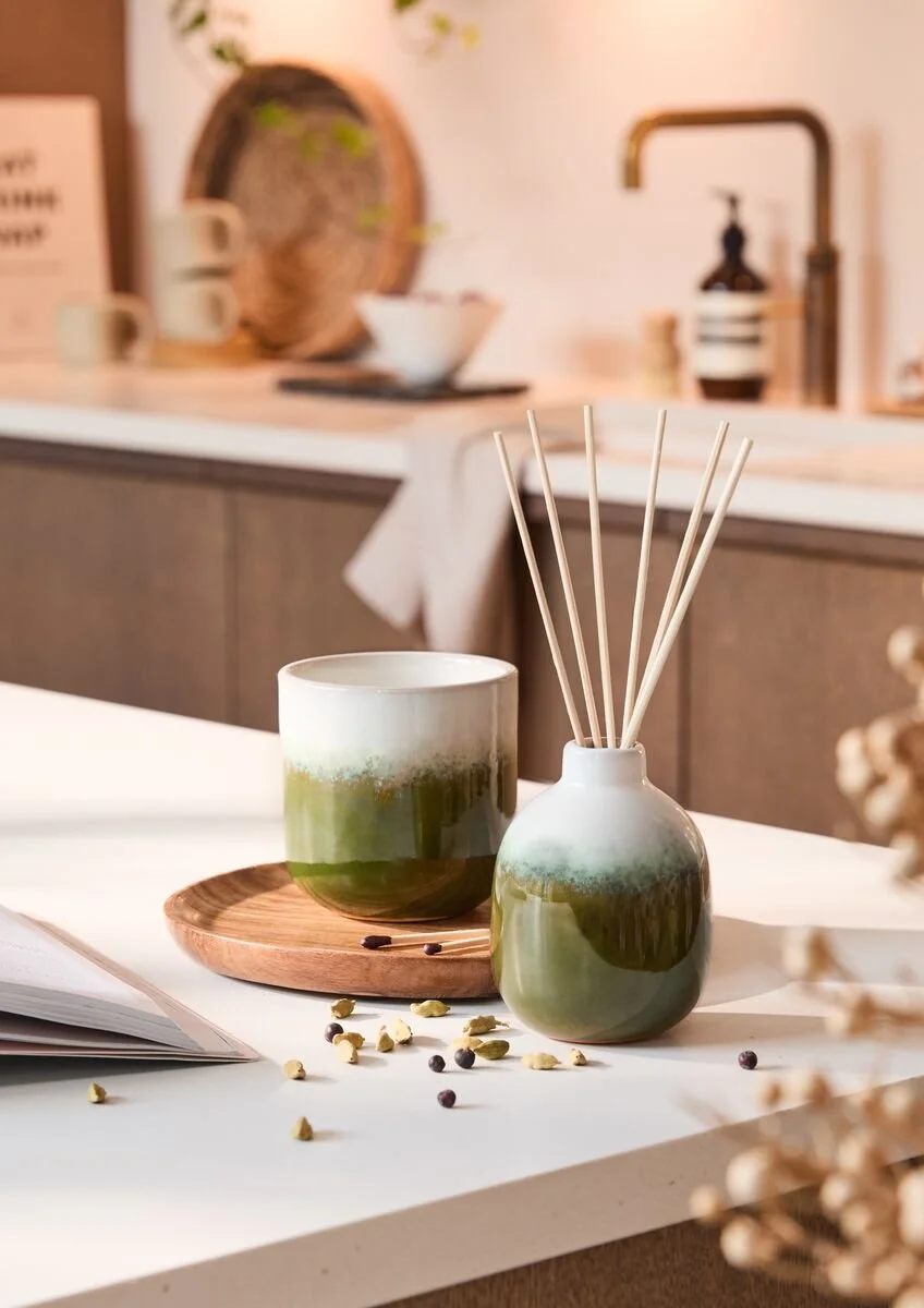 Large-SS25_WK3:4_HOME_POS_LIVING_006-GREEN UNLIT.jpg