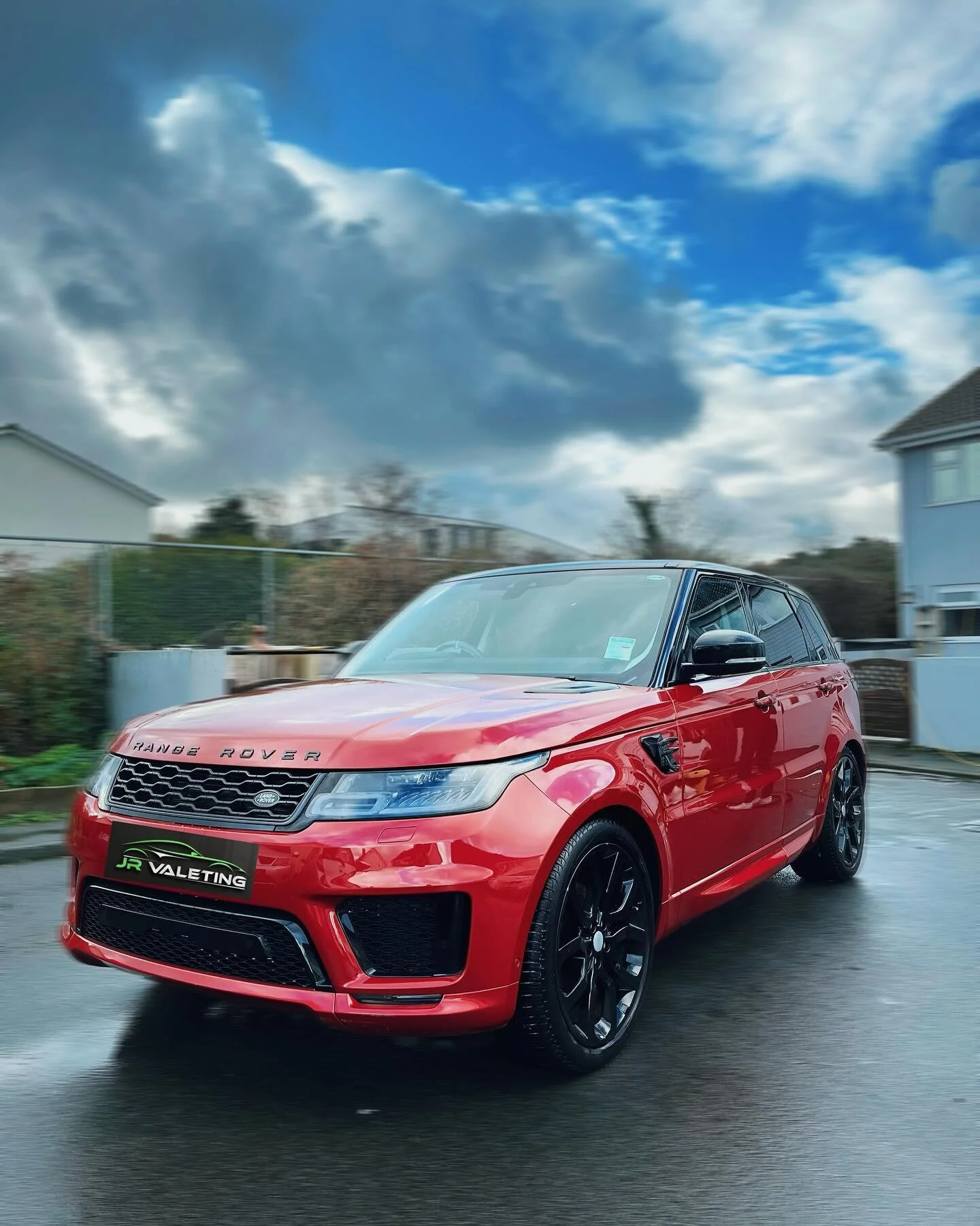 Range Rover in a eye catching colour 💥 Given our Premium Detail! 
——————————————————————
Refreshed & given that