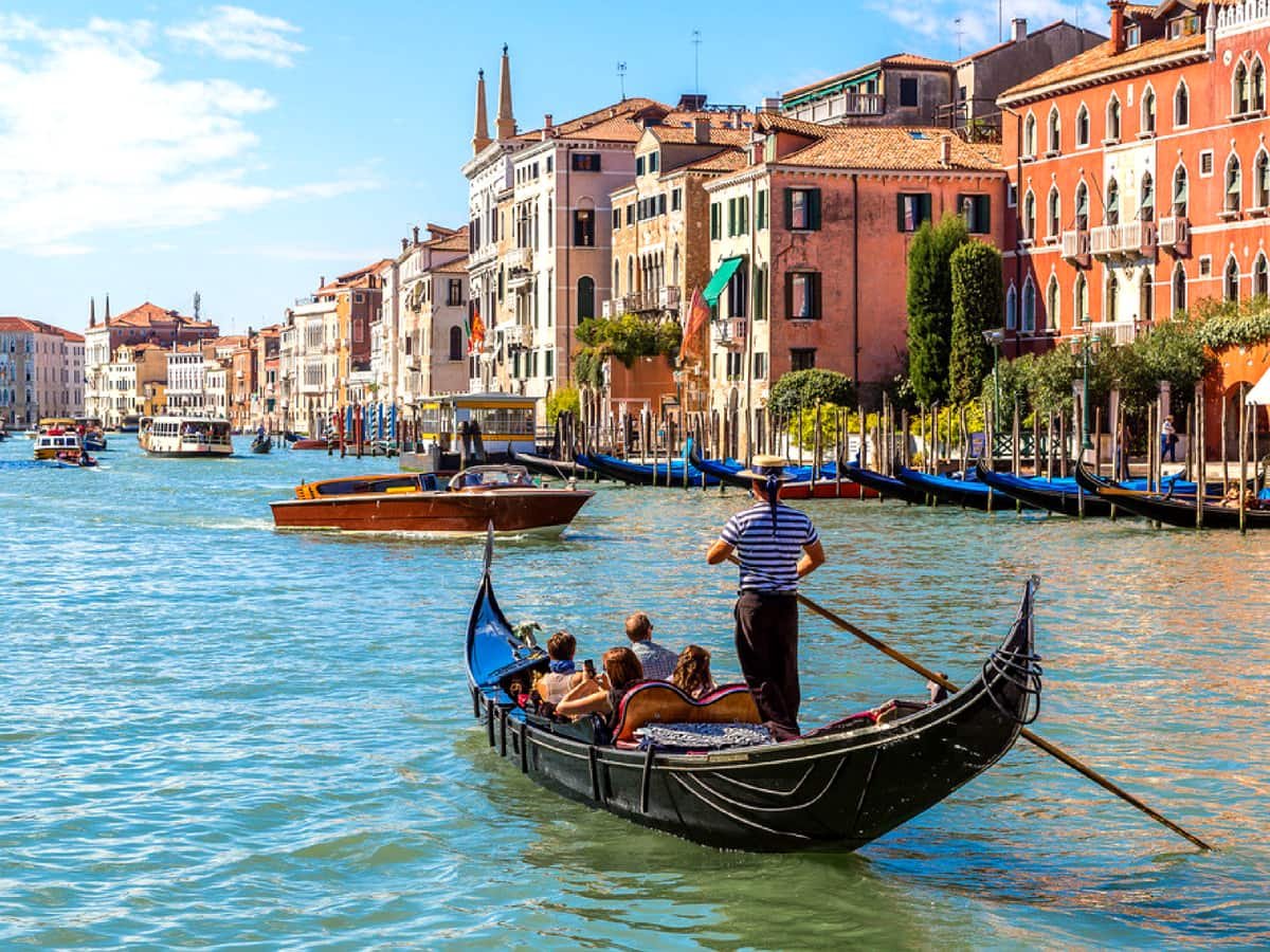 venice-canal-gondola.jpg