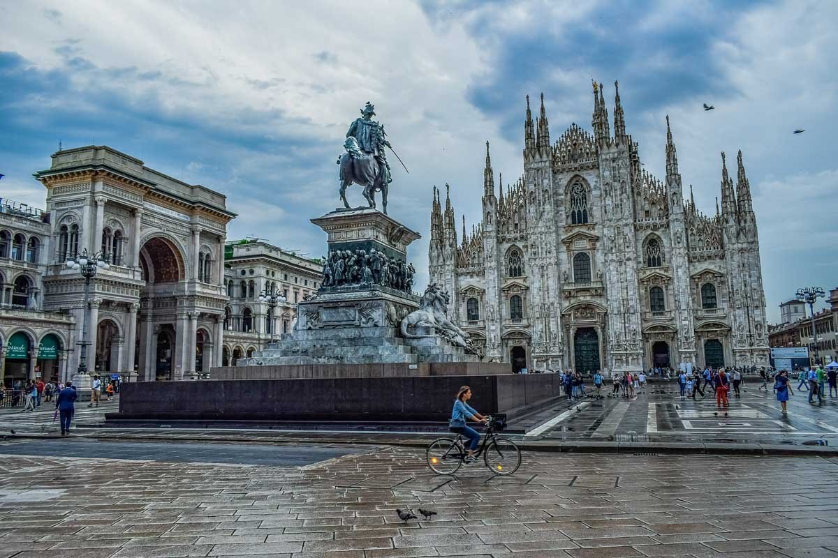 king-vittorio-emanuele-statue-in-milan-italy.jpg
