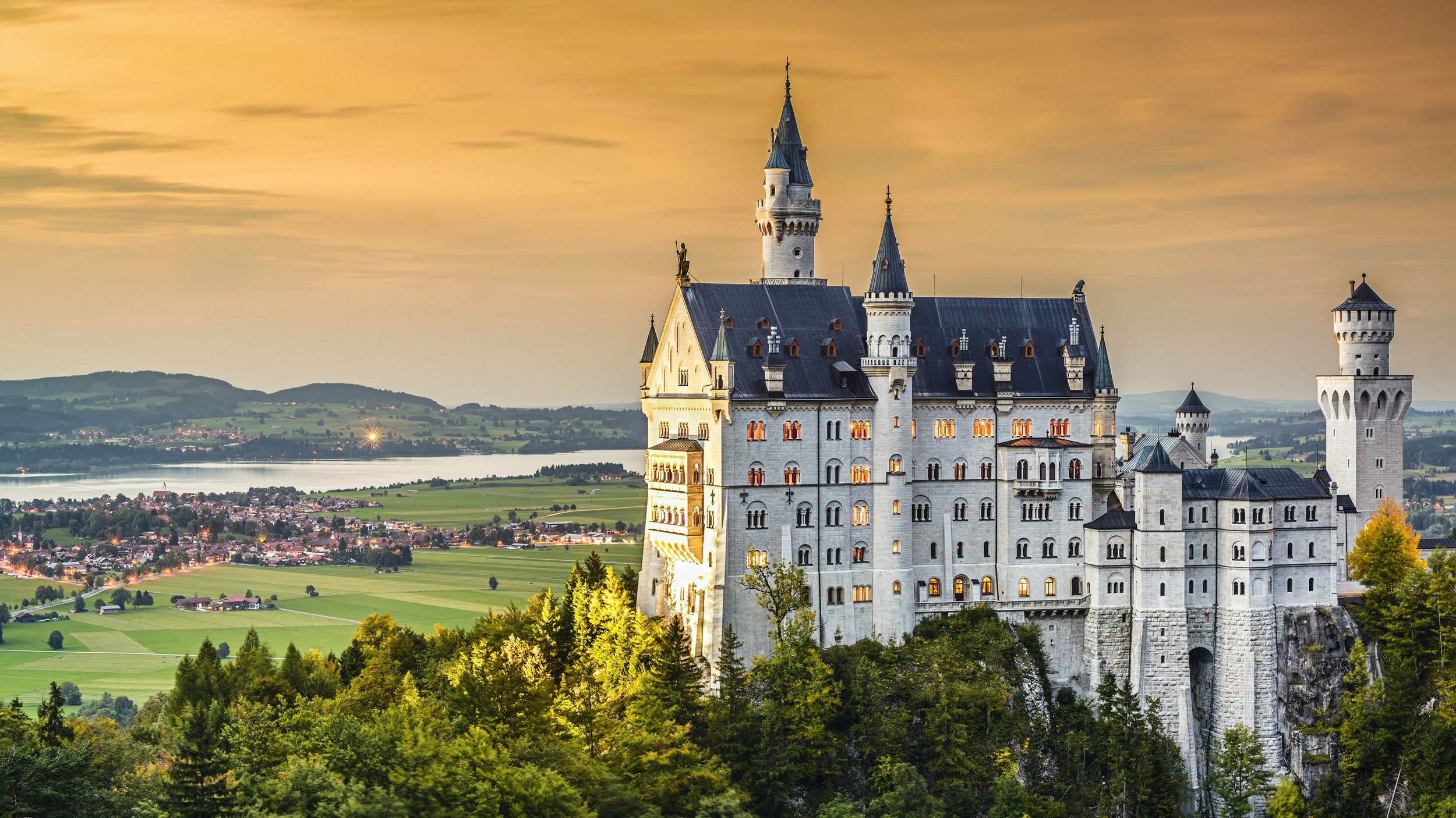 Neuschwanstein-castle-dusk-Germany_3840x2160.jpg