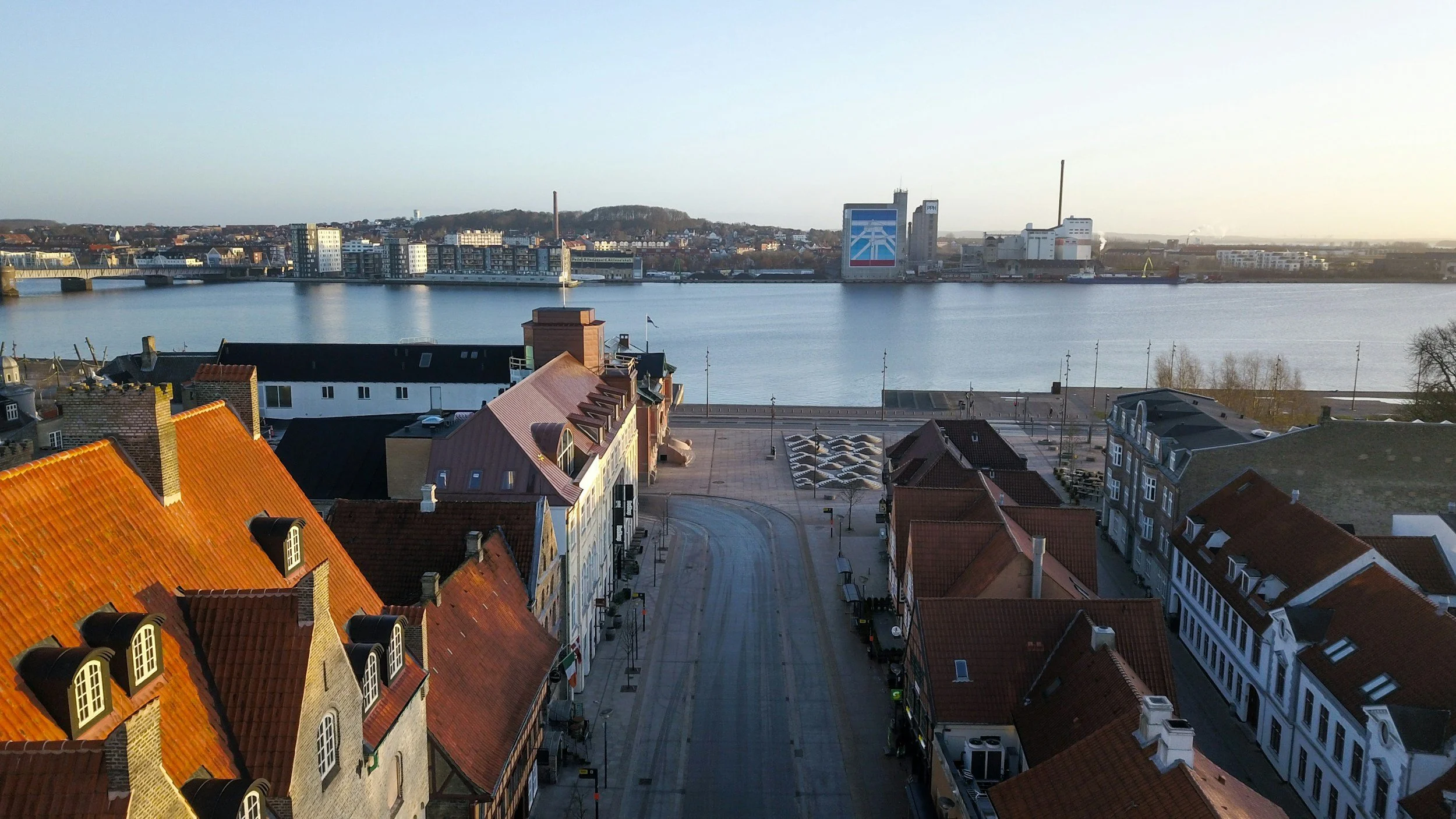 Ein Tagesausflug nach Aalborg mit Hund: Urbaner Kontrast zur Steilküste