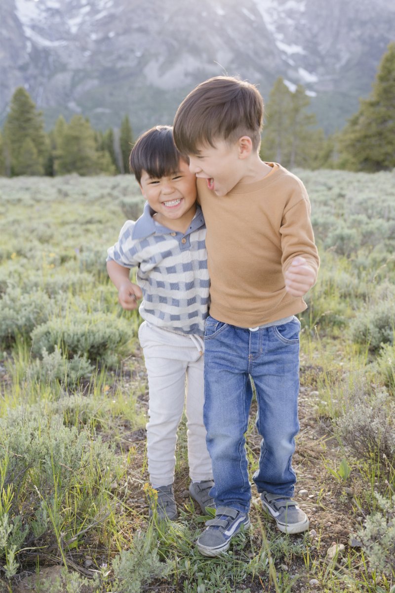 Photographer shares tips for family photos with young kids in the mountains as she captures two boys.  