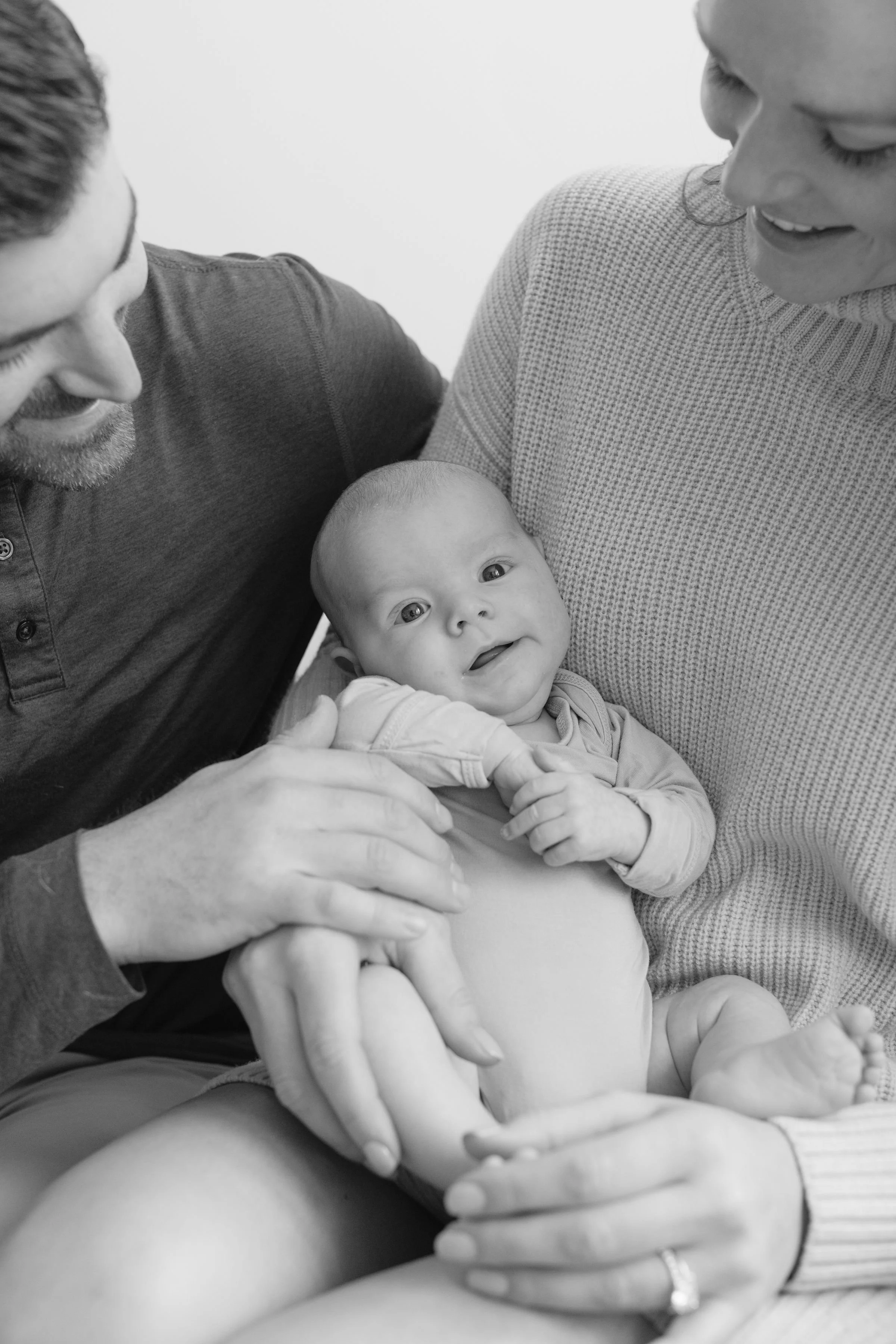  Family photo with newborn boy 