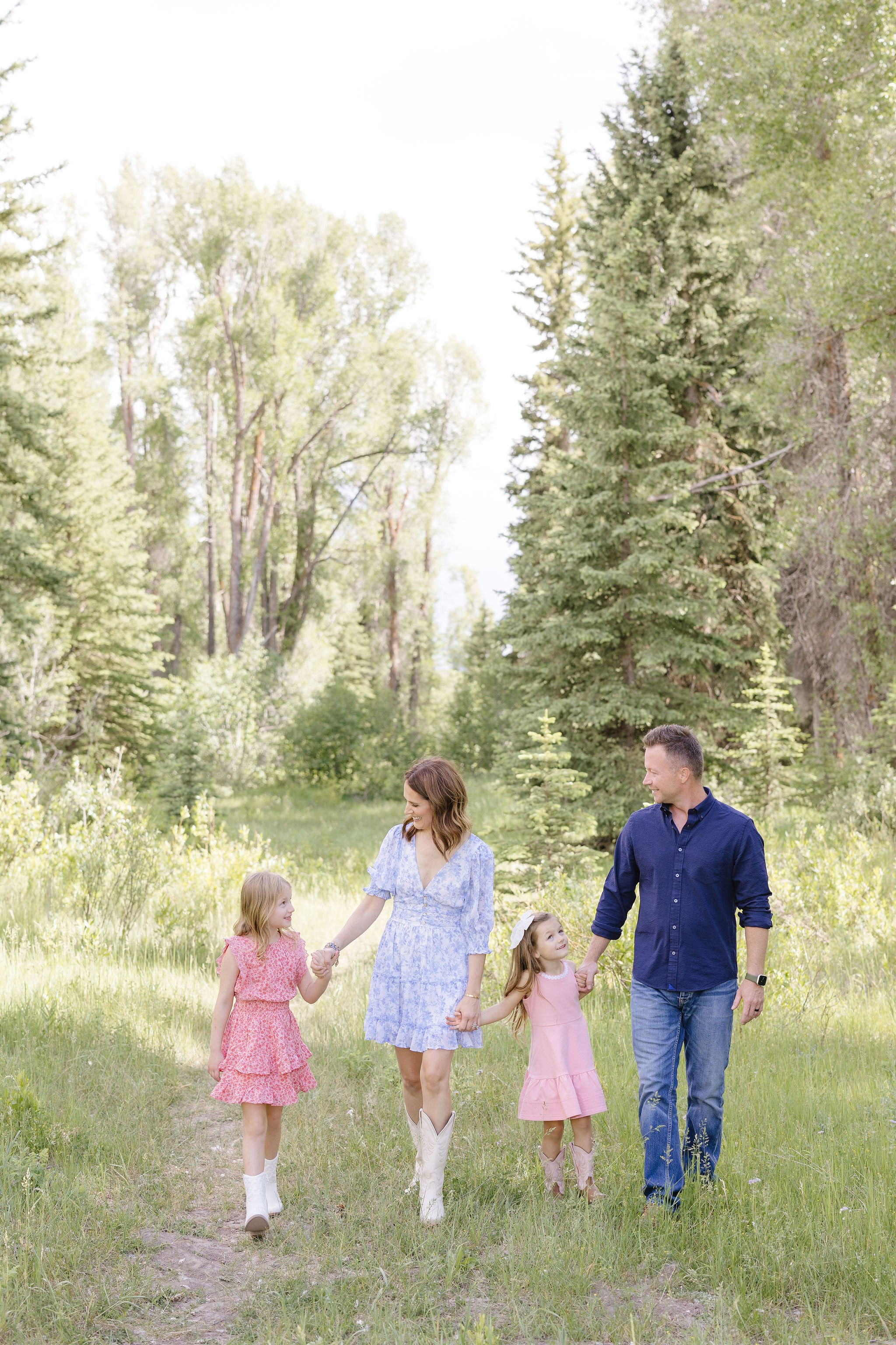  Family photo session with local photographer in Jackson Hole. 