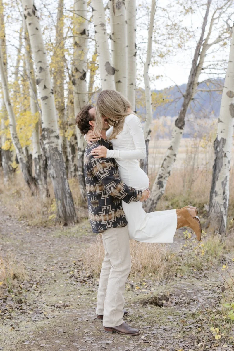 What to wear for a proposal photoshoot in Jackson Hole featuring neutral outfits in a beautiful aspen grove 