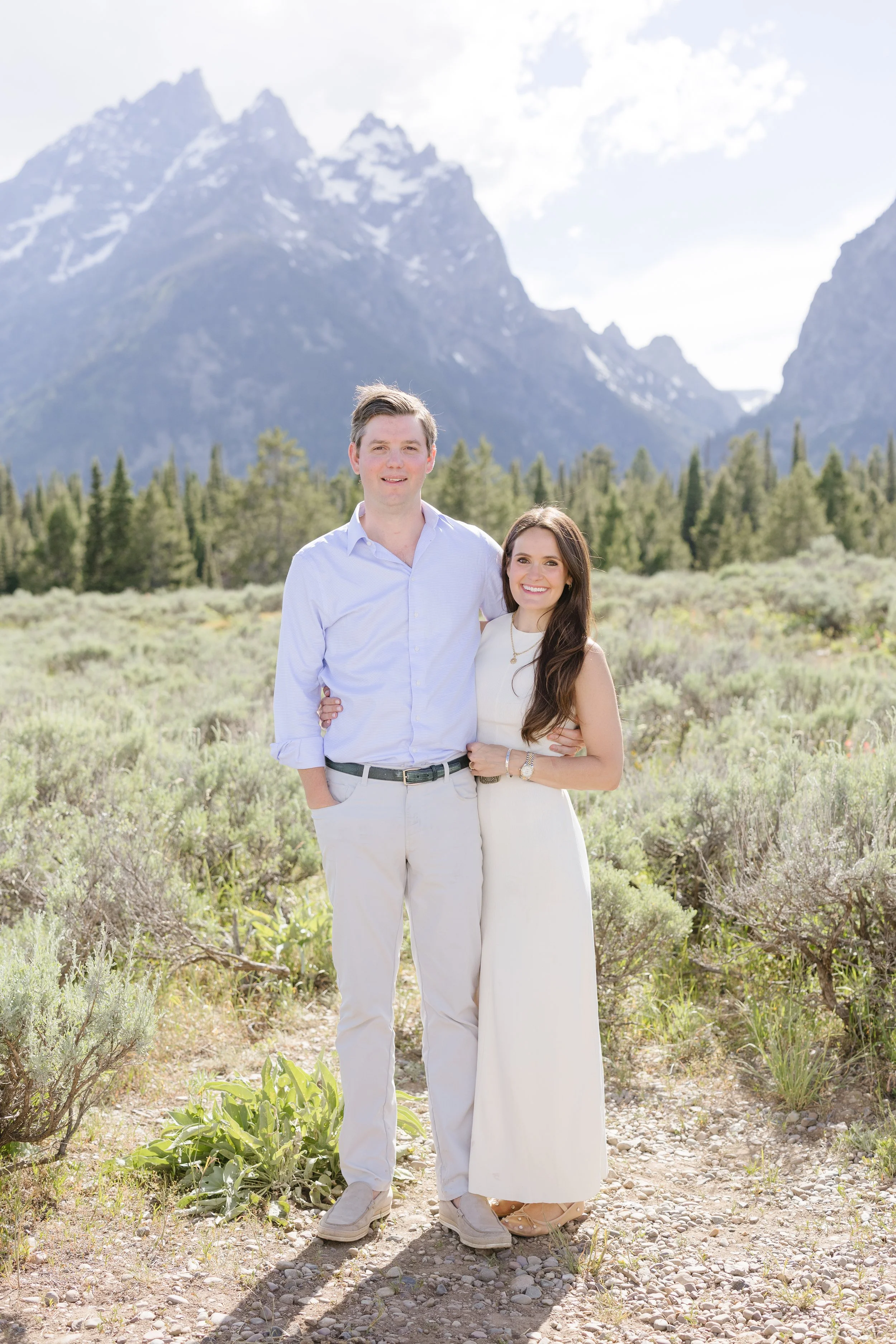 couple photo session on a sunny day in the mountains
