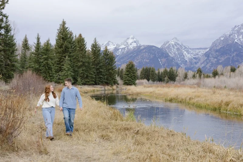 What to wear for a proposal photoshoot in Jackson Hole with coordinated colors and scenic mountain views