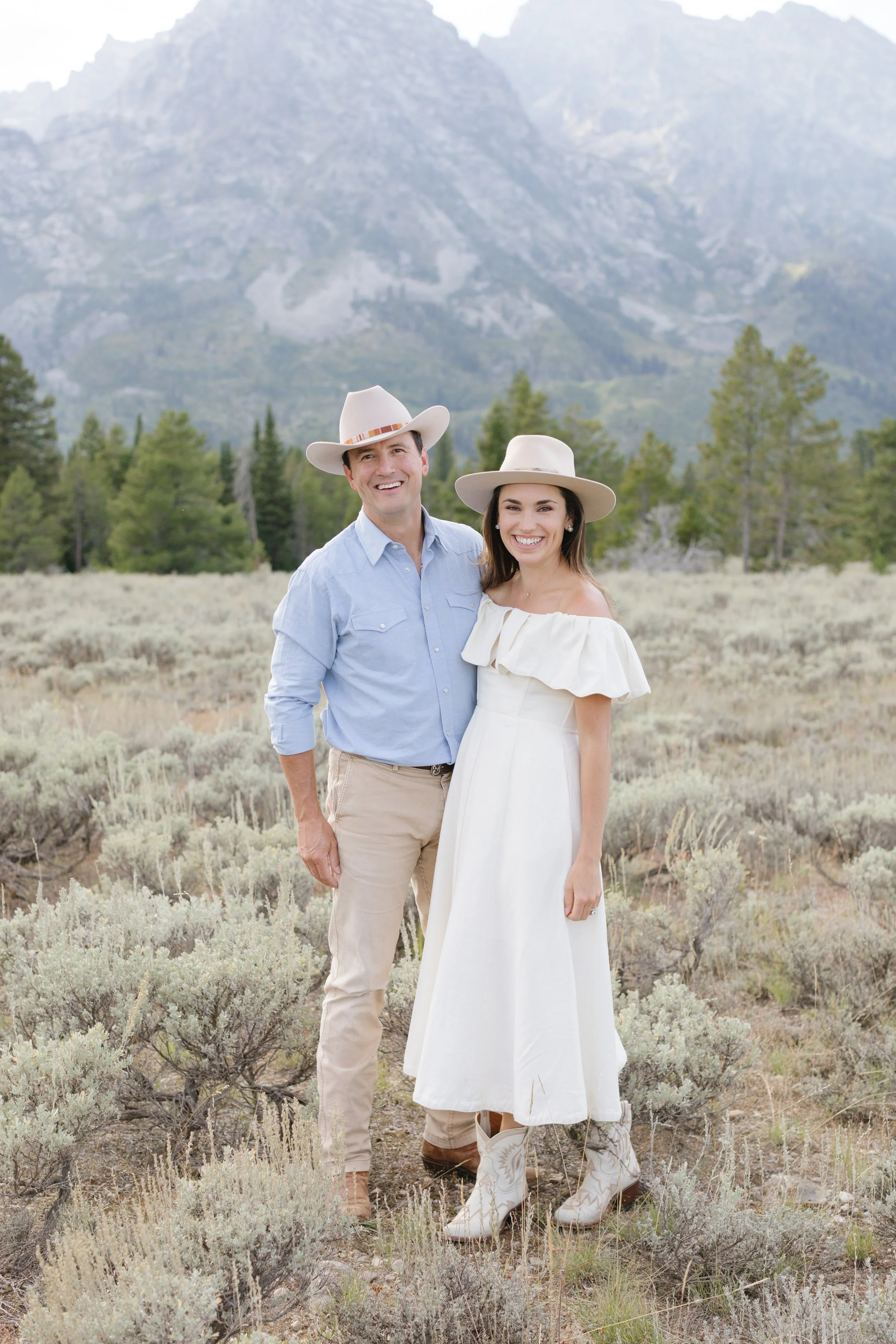 couple adventure photography session in the mountains