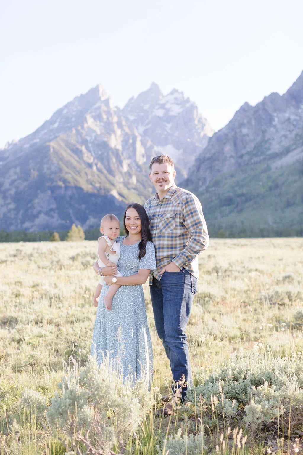 family photo in the mountains - ideas for mother day