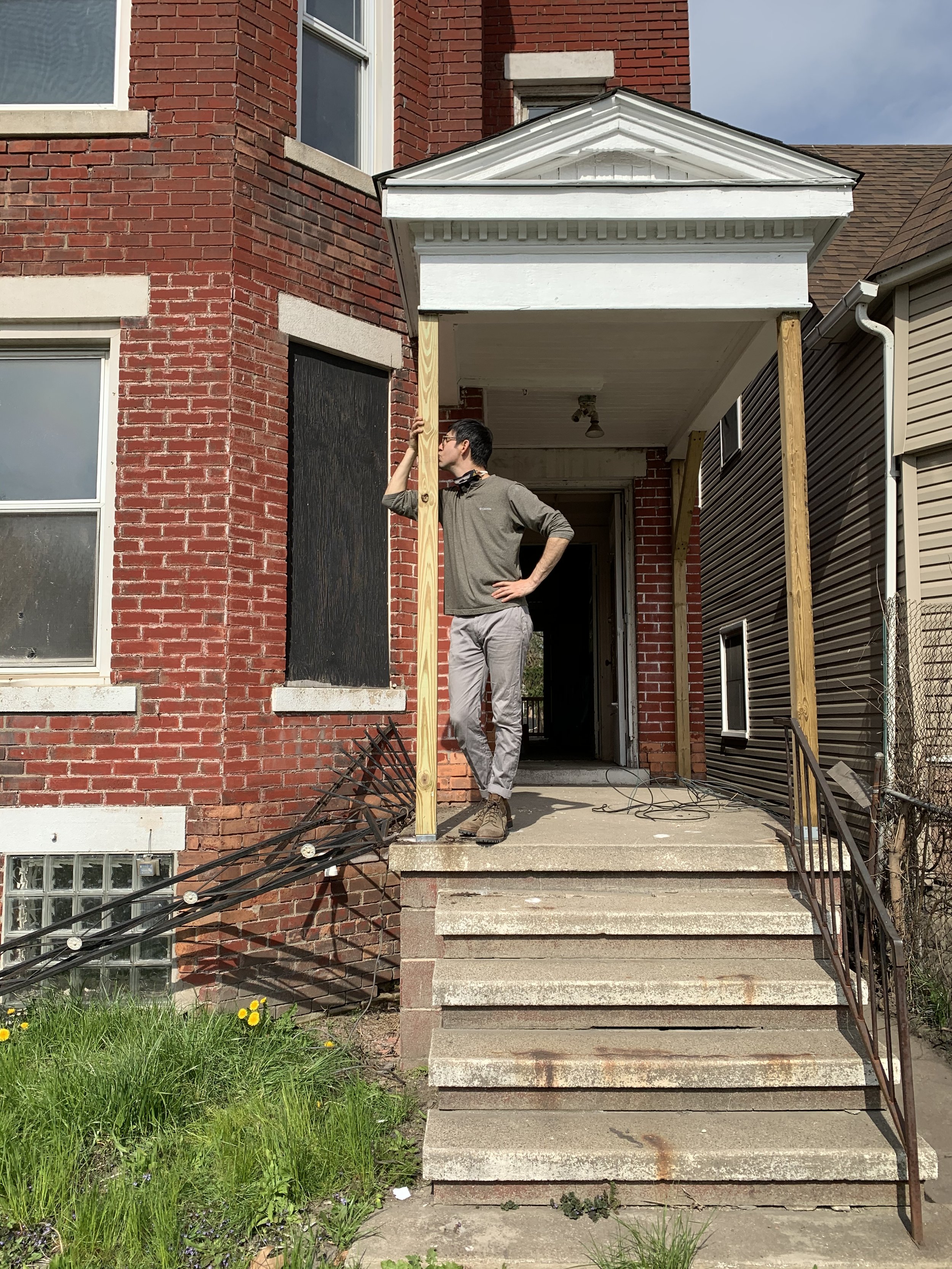 Ray installs a 4x4 post.