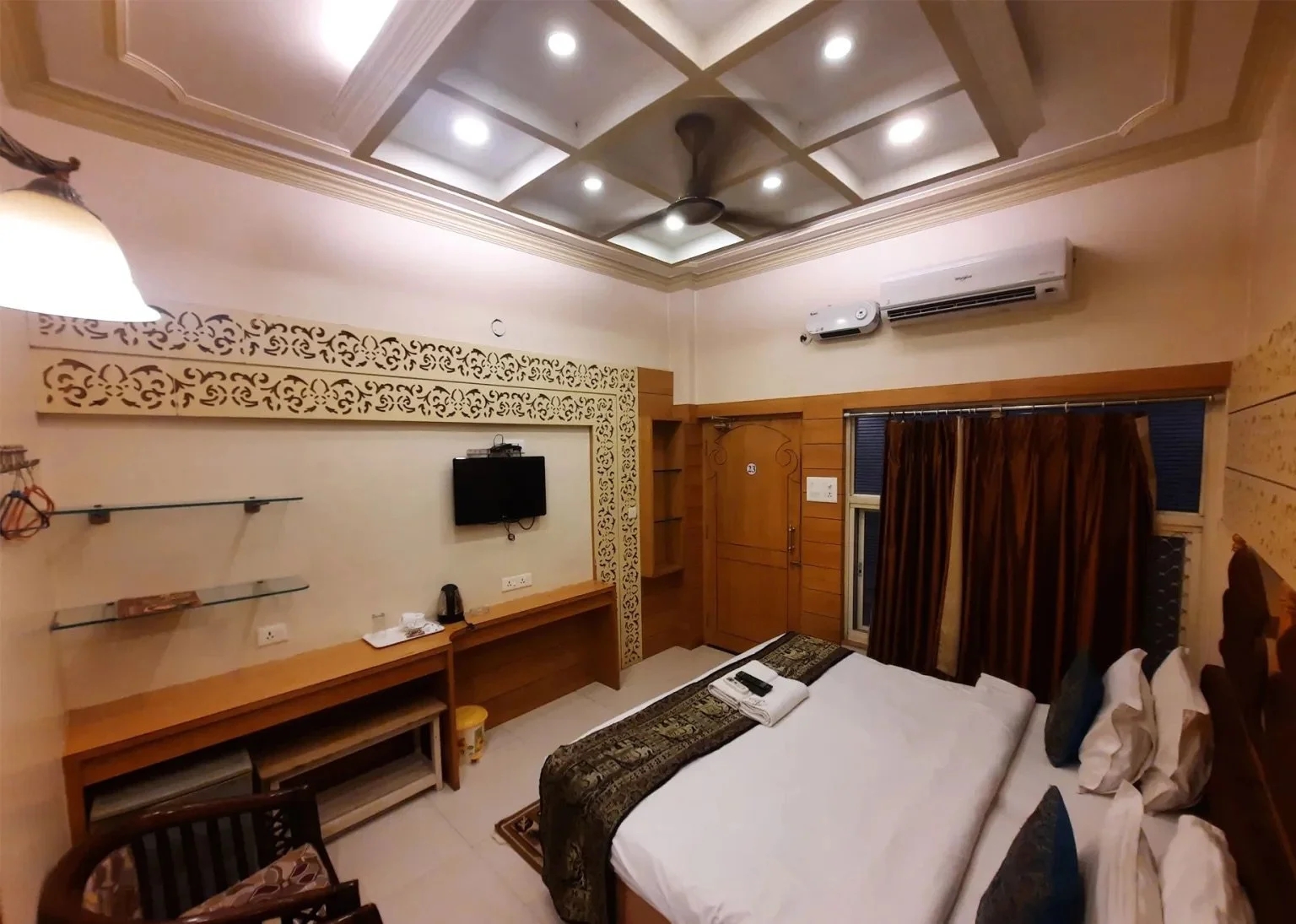 Hotel Temple Ganges.jpeg