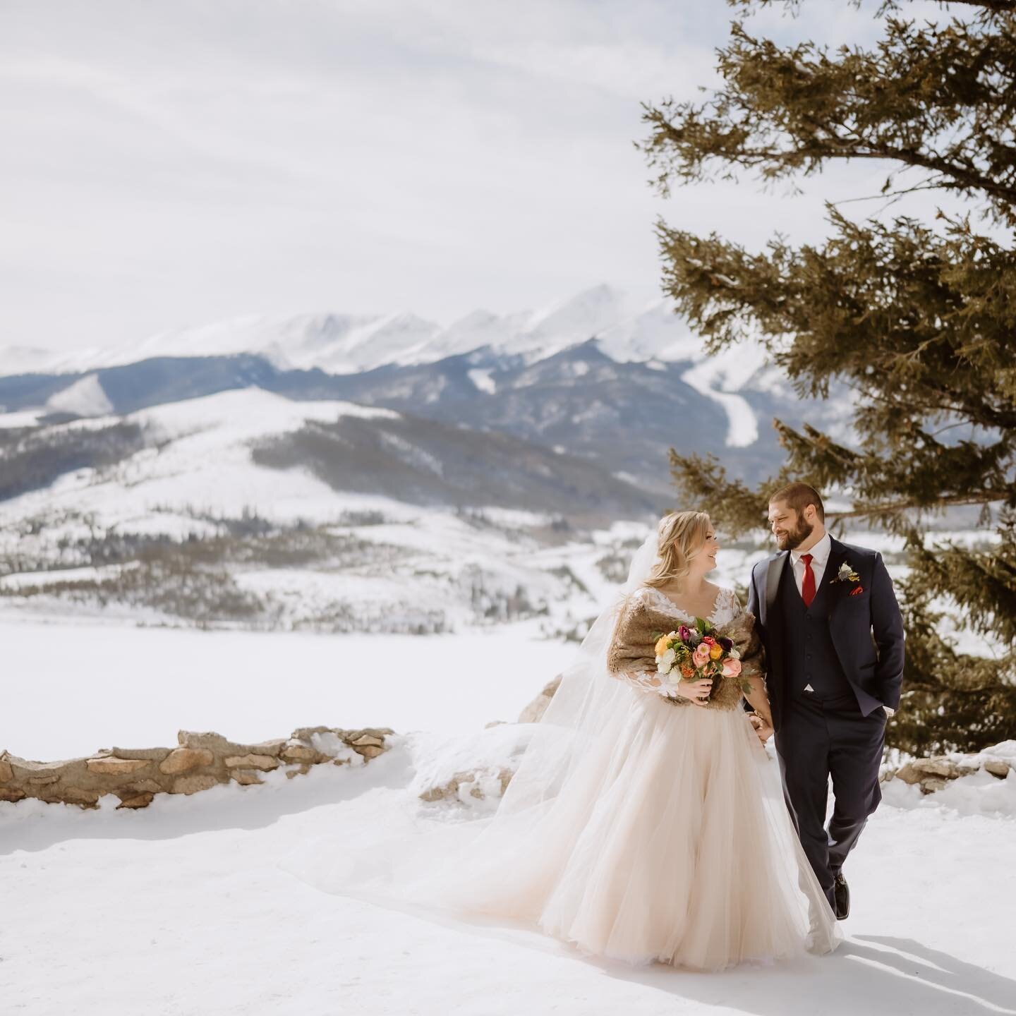 Happy late February, a time that symbolizing my discontent for the 5th snow month battling against my love and adoration for snow photos 😅

Stephanie + Jeremy 💖❄️

#elopement#hiking#coloradoelopement#colorado#hikingelopement#wedding#microwedding#el