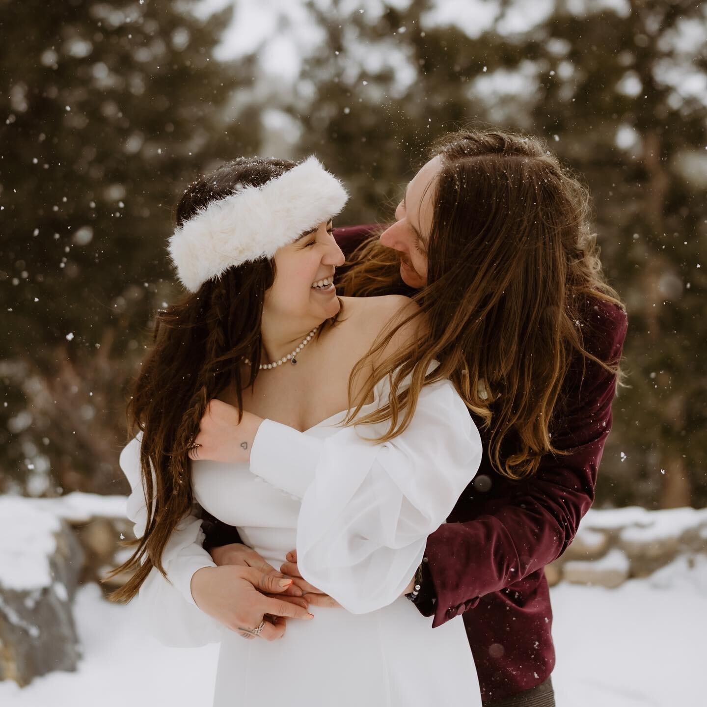 A Valentine&rsquo;s Day winter wonderland with Danielle and Ryan 🥹🥹❤️❤️ how absolutely contagious are these smiles though!!! 

Coordinator: @simplyeloped 

#elopement#hiking#coloradoelopement#colorado#hikingelopement#wedding#microwedding#elopementp