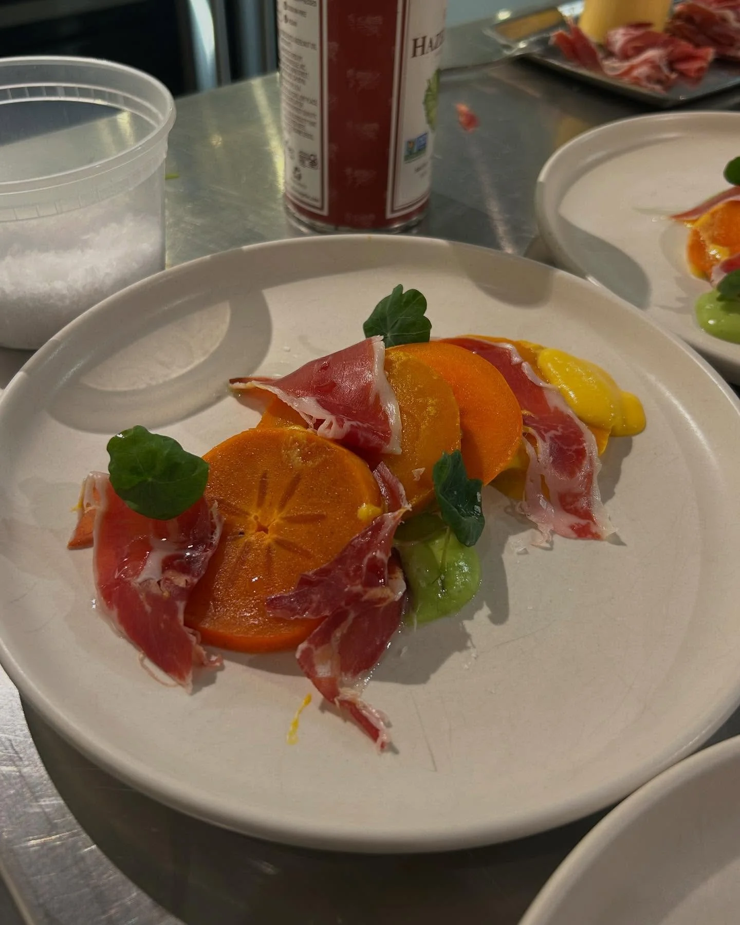 A Christmas special 🎄 Alexander and the family wanted traditional Christmas dinner with modern details. Flavors of chestnut, persimmon, truffles and roasted turkey made their way to the table with red and white wine to pair for the night. eat well a