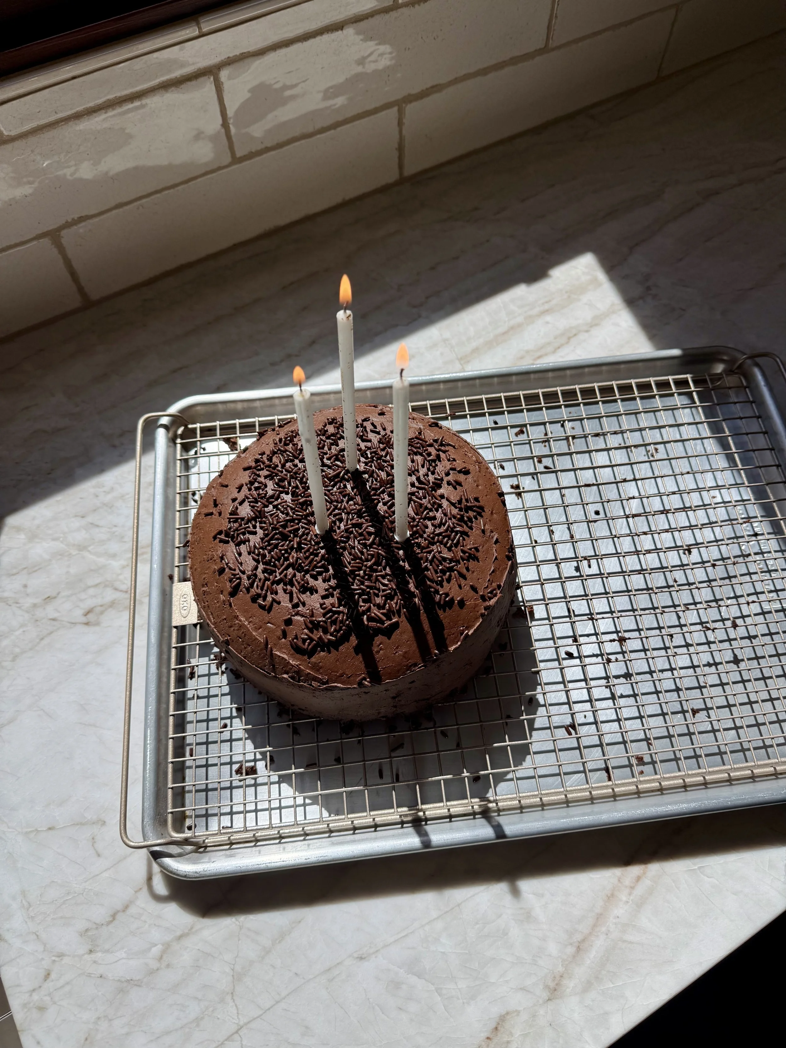 Dark Chocolate Peanut Butter Cup Cake w/ Salted Honey Peanut Butter Filling