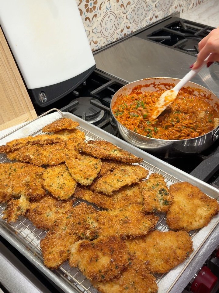 Cozy fall vibes have entered the chat with my updated chicken cutlets + spicy tomato mascarpone pasta 🍁🐓🍅🍂

Recipes available at www.injoskitchen.com/josieskitchenblog 🤍

#chickencutlet #chickencutlets #pastarecipe #pastarecipes #autumnfood