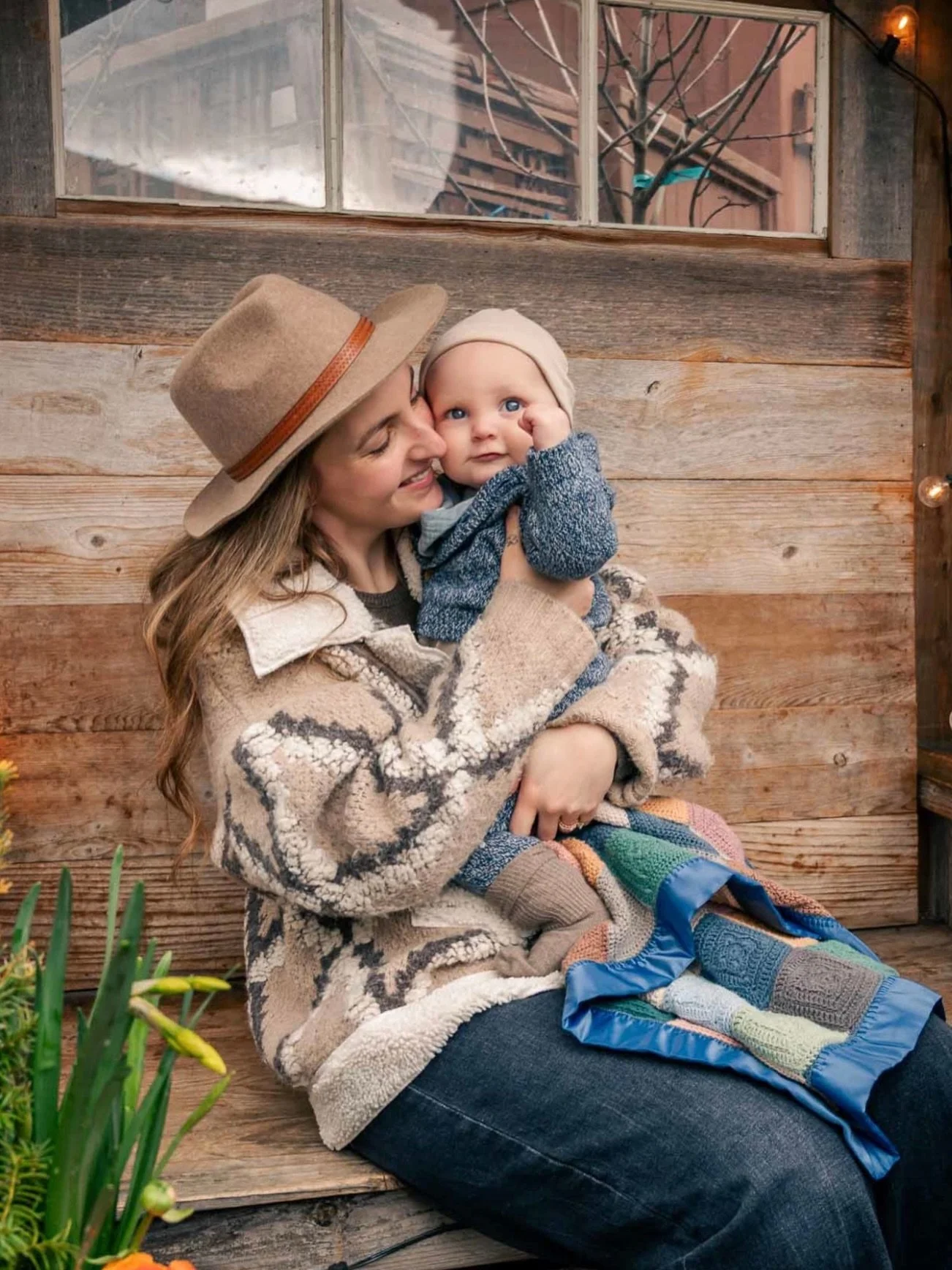 Mom 💛 Now Booking Mother&rsquo;s Day Mini Sessions! I&rsquo;m so excited to be doing them at Ravenna Gardens in University Village ~ the sessions are 10 minutes long &amp; you get a minimum of 15 high resolution photos. Book through my link in bio o