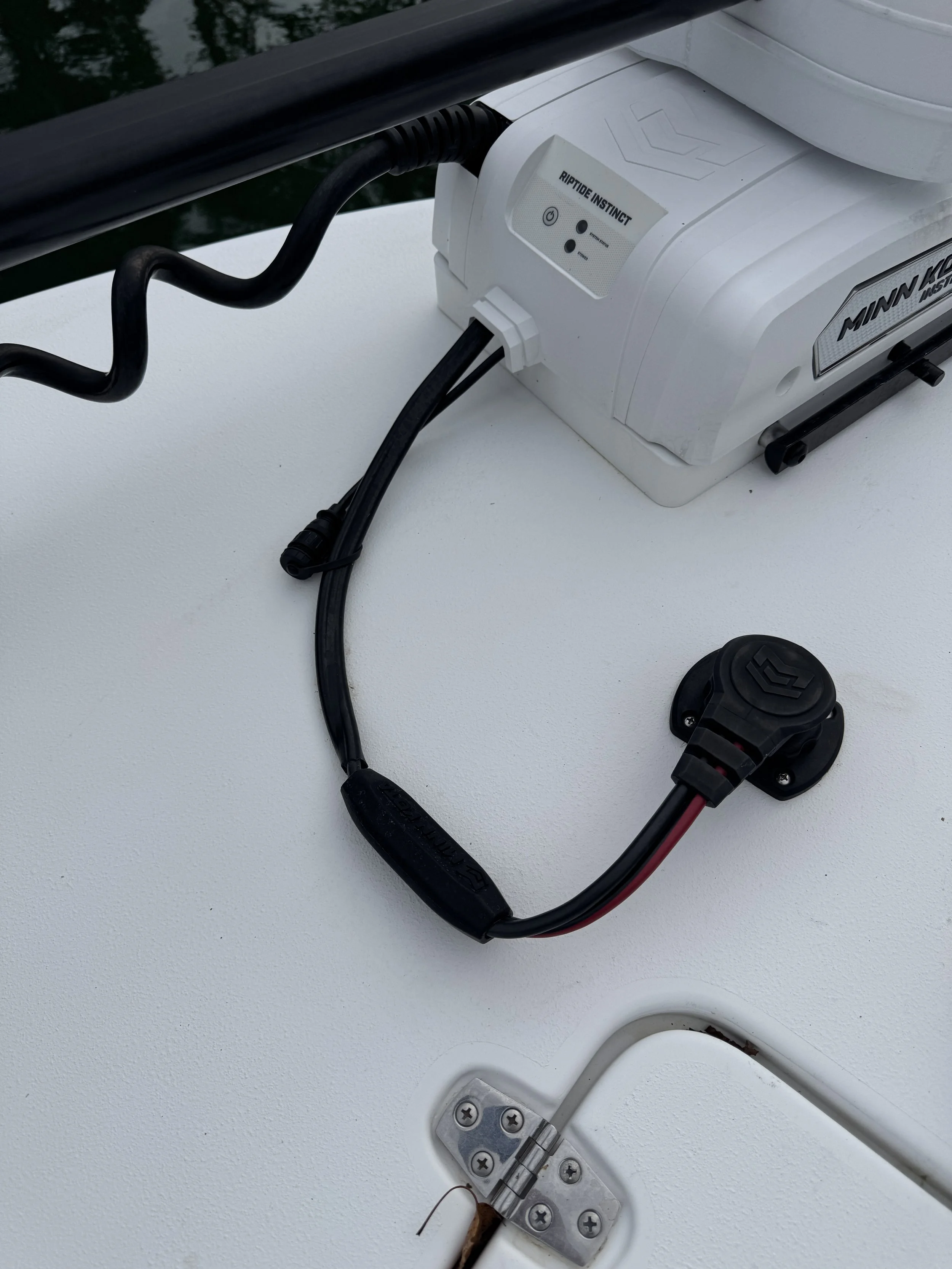 Trolling motor plug with a minn kota instinct trolling motor