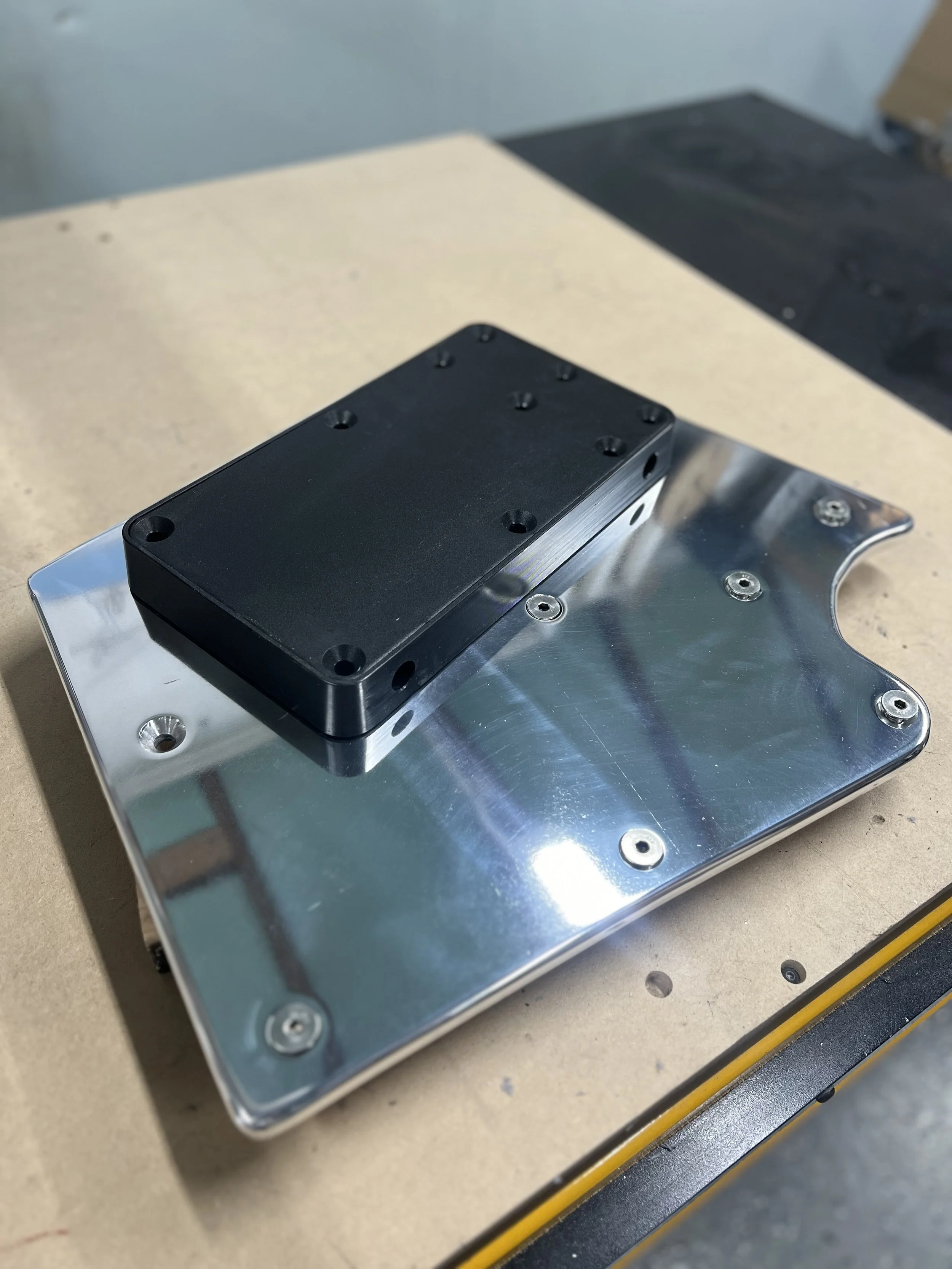 Aluminum trolling motor plate for a minn kota instinct quest motor