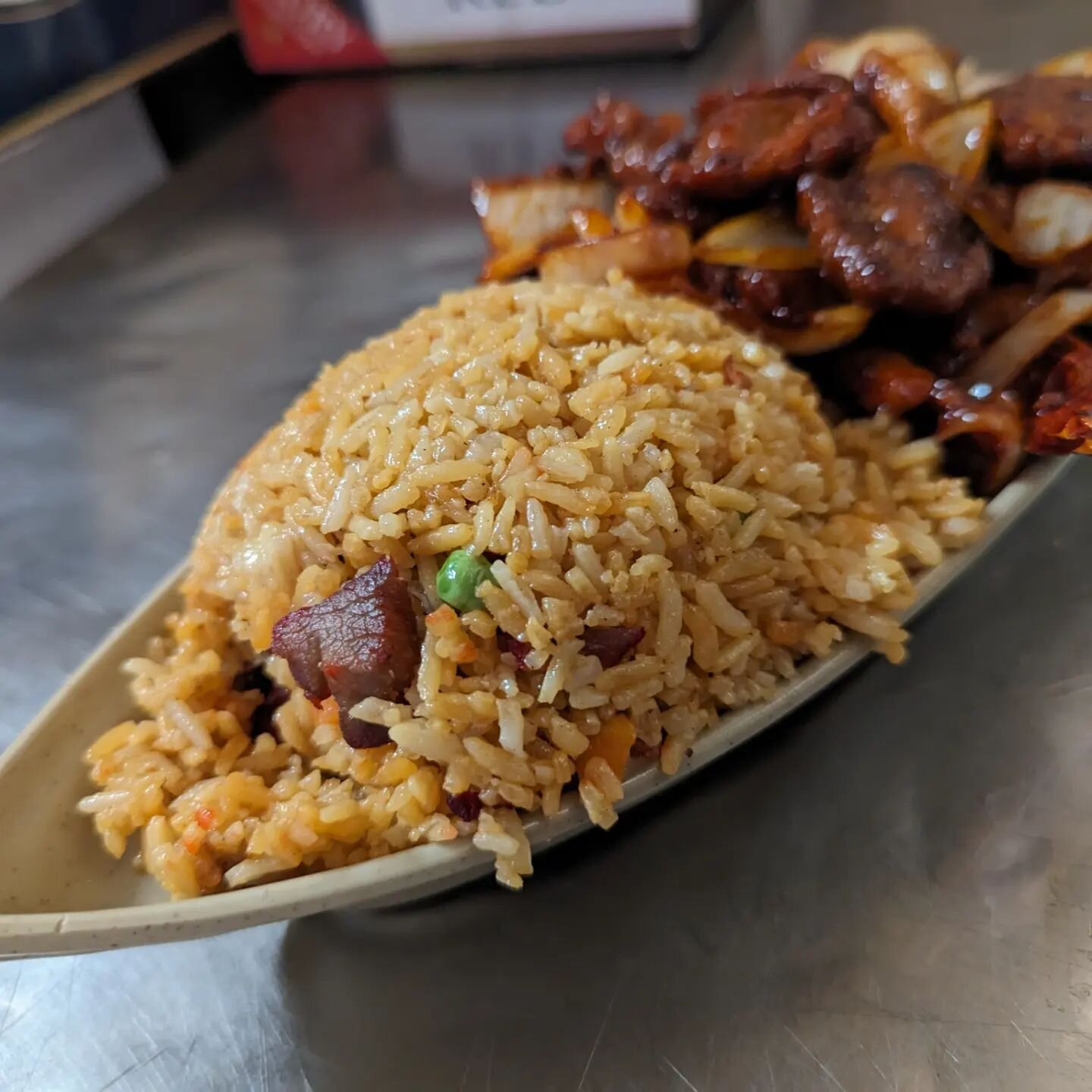 Mini 6 w/ fried rice 👀

#luckychineserestaurant #elcentroca #eatlocal #food #chinesefood #yum #smallbusiness #comidachina #localrestaurants #localbusiness #localbusinesselcentro