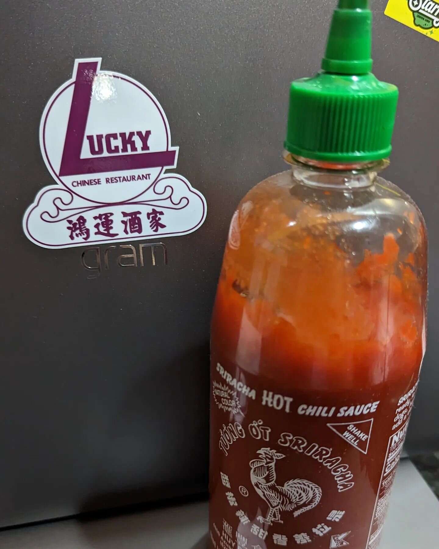 Due to a shortage of chili, we are limiting Sriracha hot sauce to one per item upon request

debido a la escasez de chile, estamos limitando la salsa picante Sriracha a una por art&iacute;culo previa solicitud

#luckychineserestaurant #elcentroca #ea