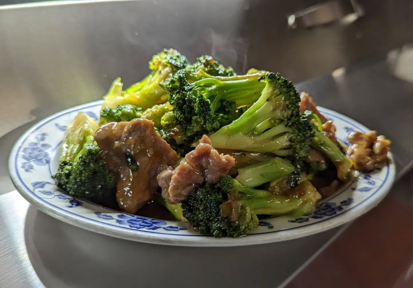 Messing with the new kitchen studio 👀 Which one's the yummiest?

#luckychineserestaurant #elcentroca #eatlocal #food #chinesefood #yum #smallbusiness #comidachina #localrestaurants #localbusiness #localbusinesselcentro