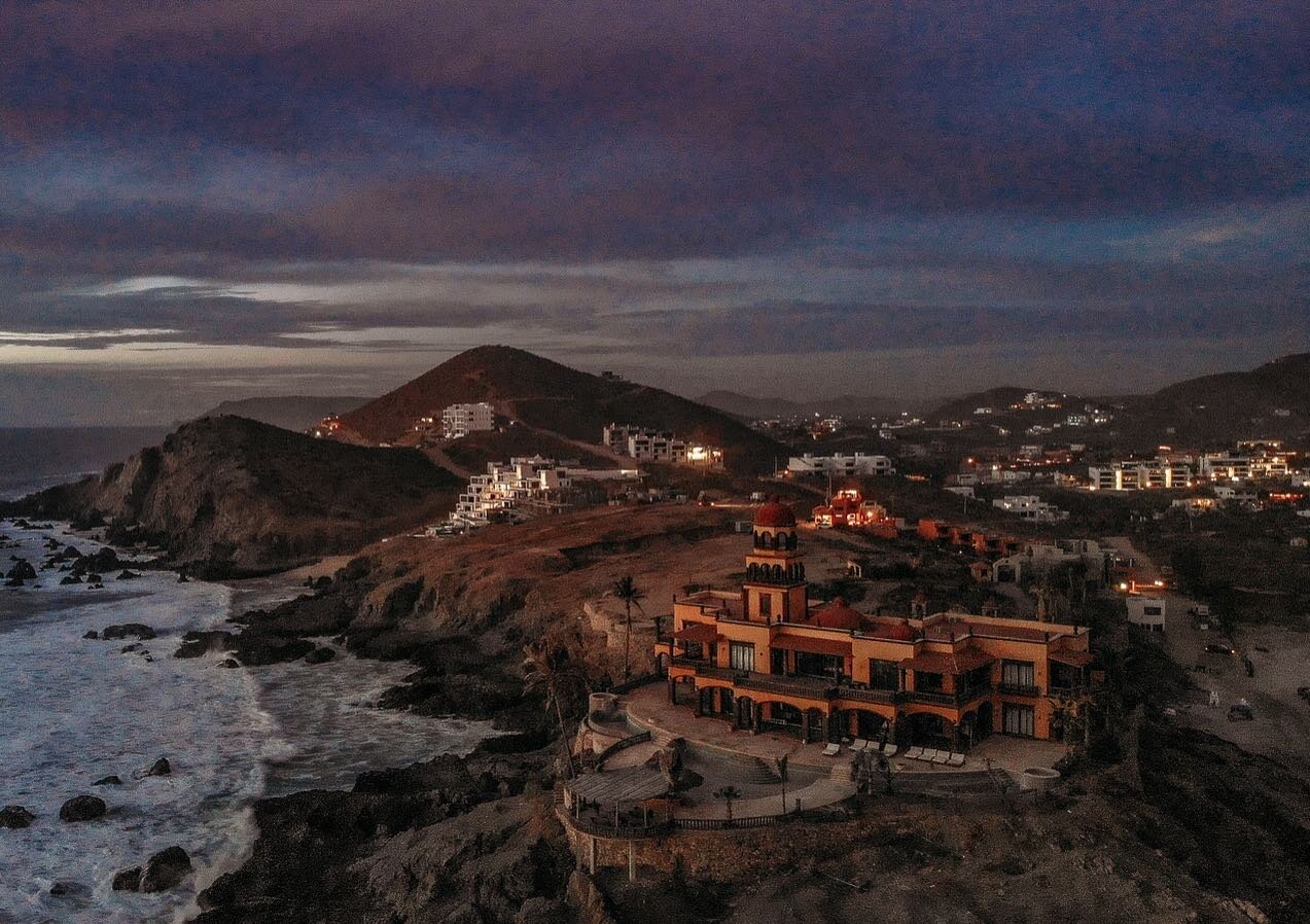 When the sun goes down and the lights come on&hellip;

#visitcerritosbeach #cerritosbeach
#baja 
#visitbaja 
#visitbajasur 
#cerritoshacienda 
#cerritoscove