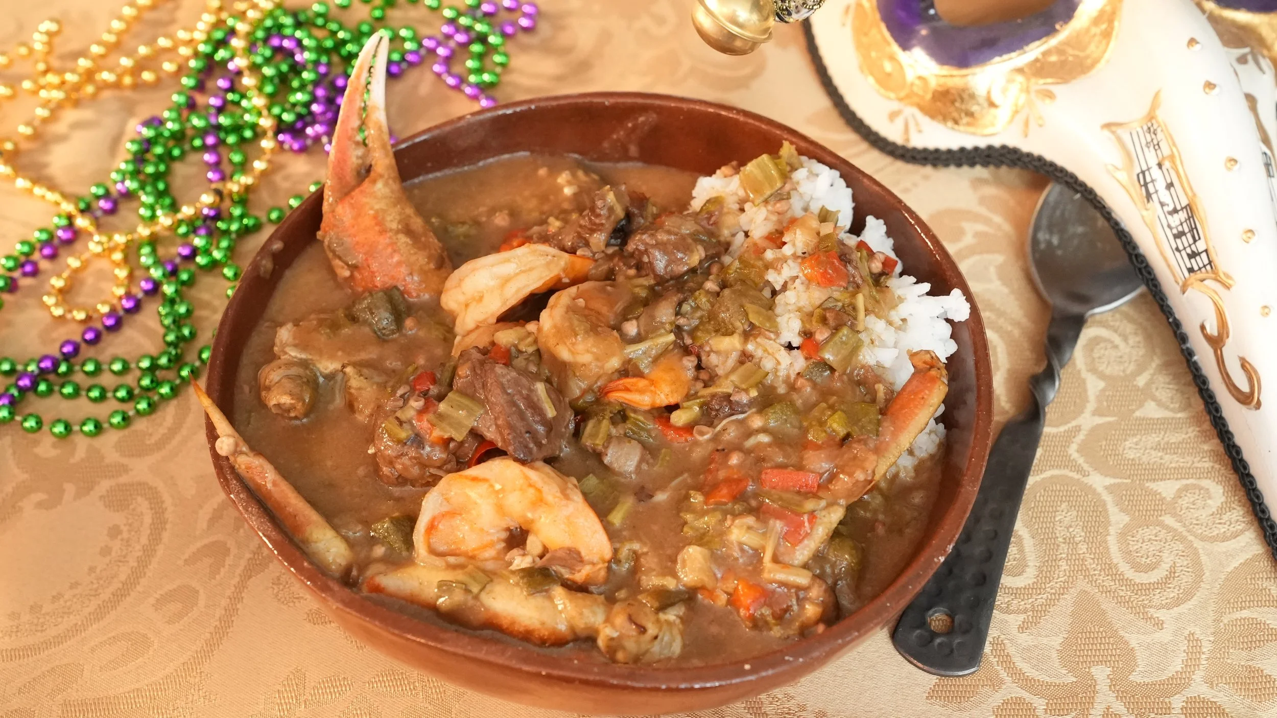 thick gumbo with beef ham hock crab legs shrimp with rice