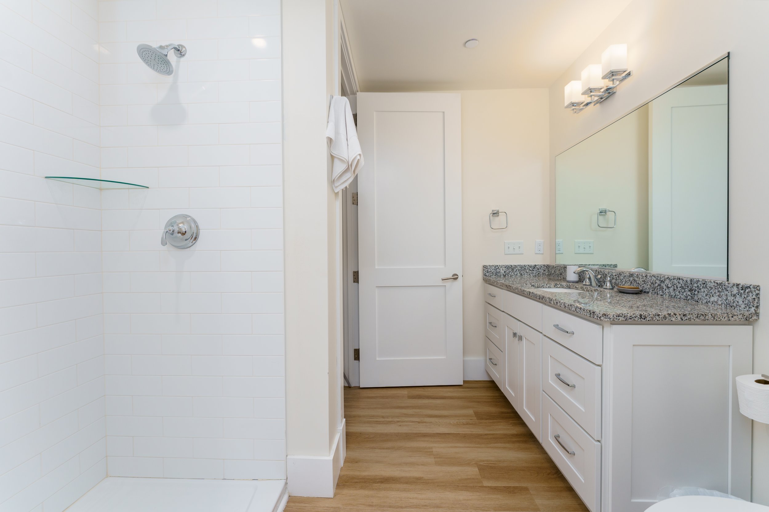 FP 07, Apt 807, furnished, bath -DSC07464 - 2023-03-26-Edit.jpg