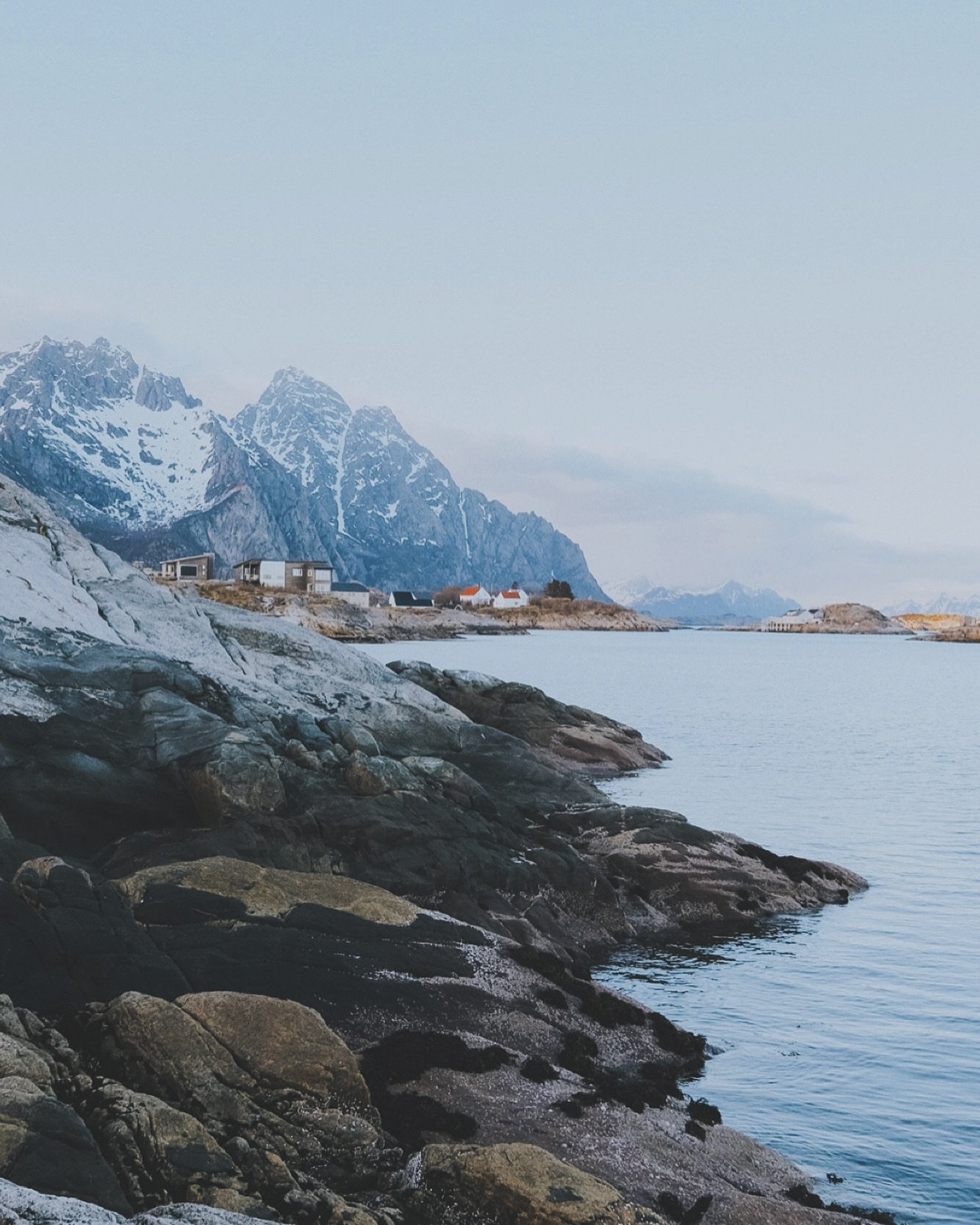 Some more crazy cool mountains, people and memories in Lofoten🍓🏔️🙂

@furuhostel #furuhostel #lofotenislands