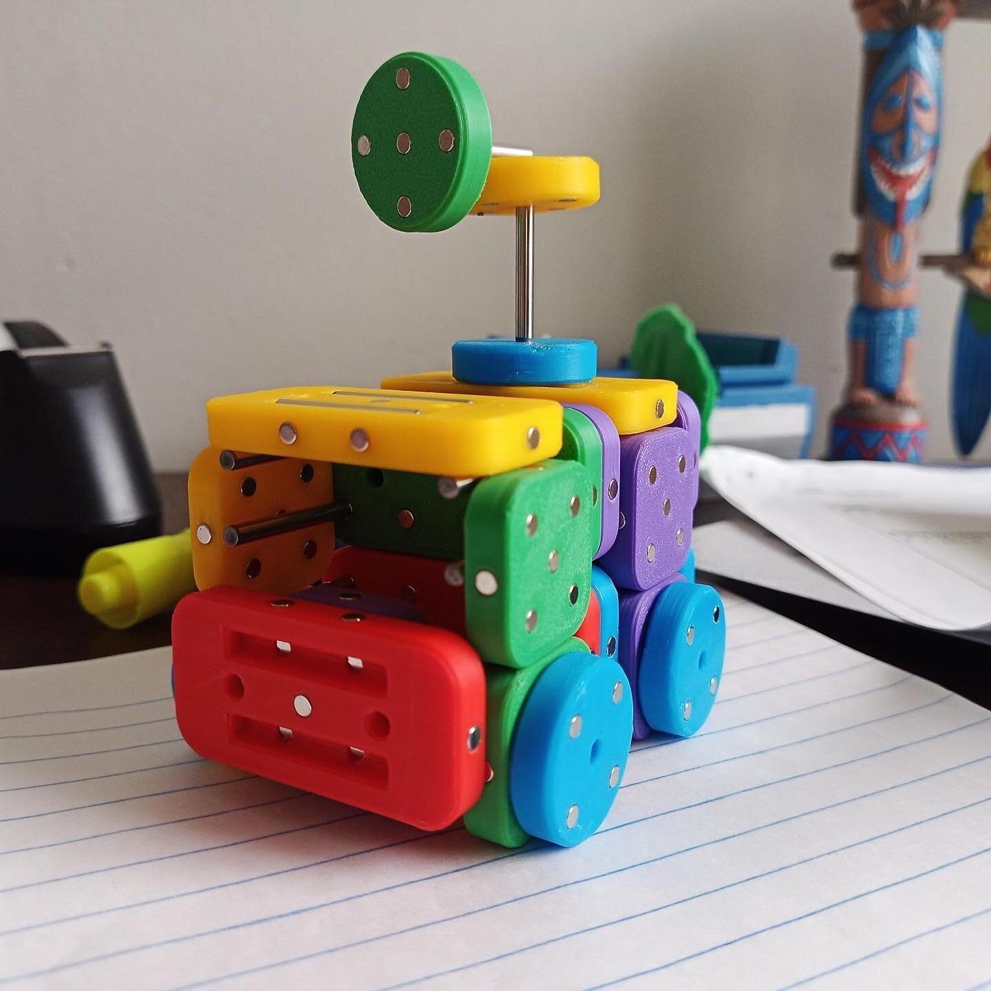This creation was made by Grant. I love it. A car with a cool antenna on top!  #fidgettoys #stemtoys