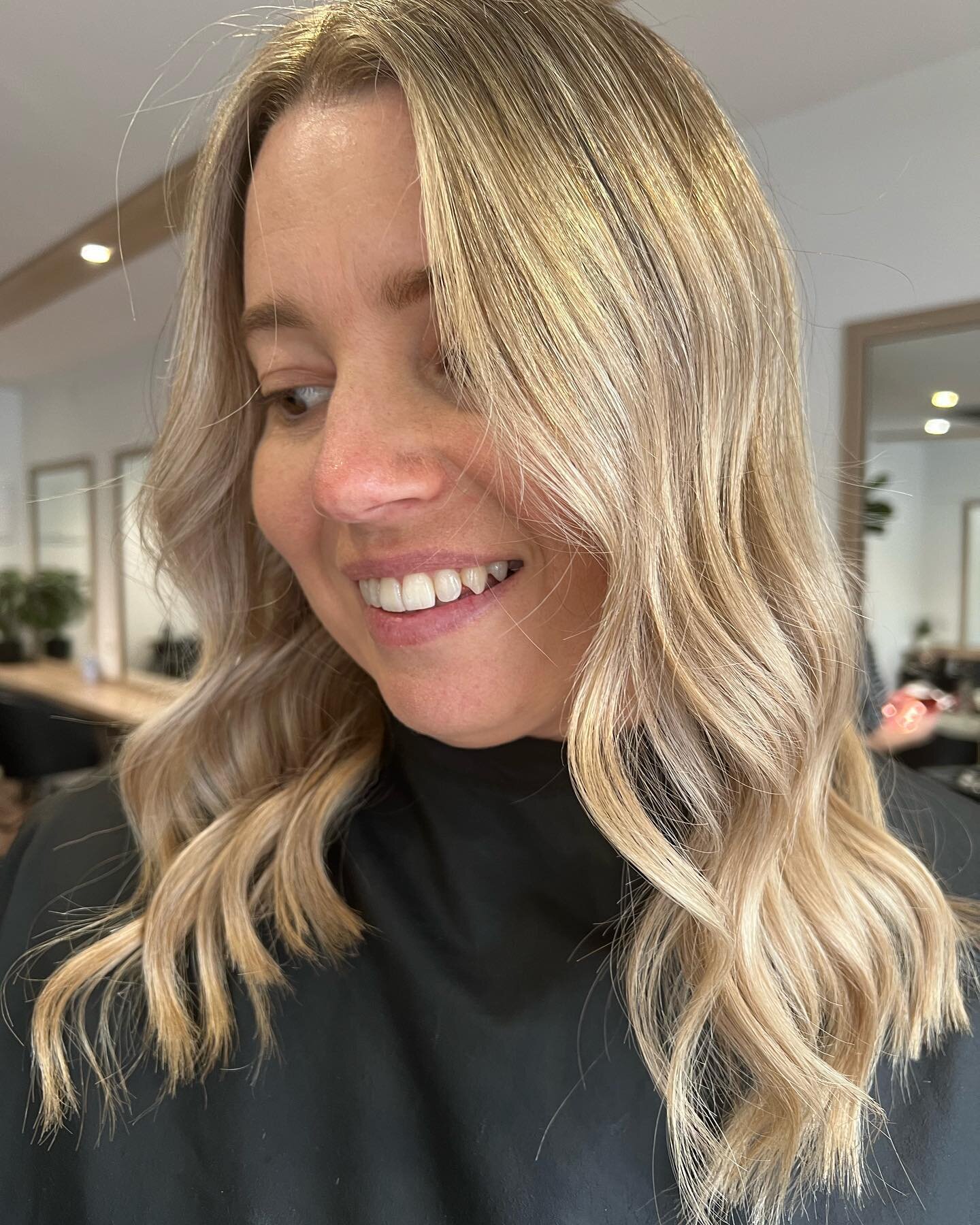 We love a golden blonde moment! Have you booked in for a winter change? Going warmer in winter can change everything! Colour by @hairbytinamariedemos 

#brisbaneredkensalon #brisbanehairstylist #camphillsalon #camphill #redkensalonbrisbane #redkentra