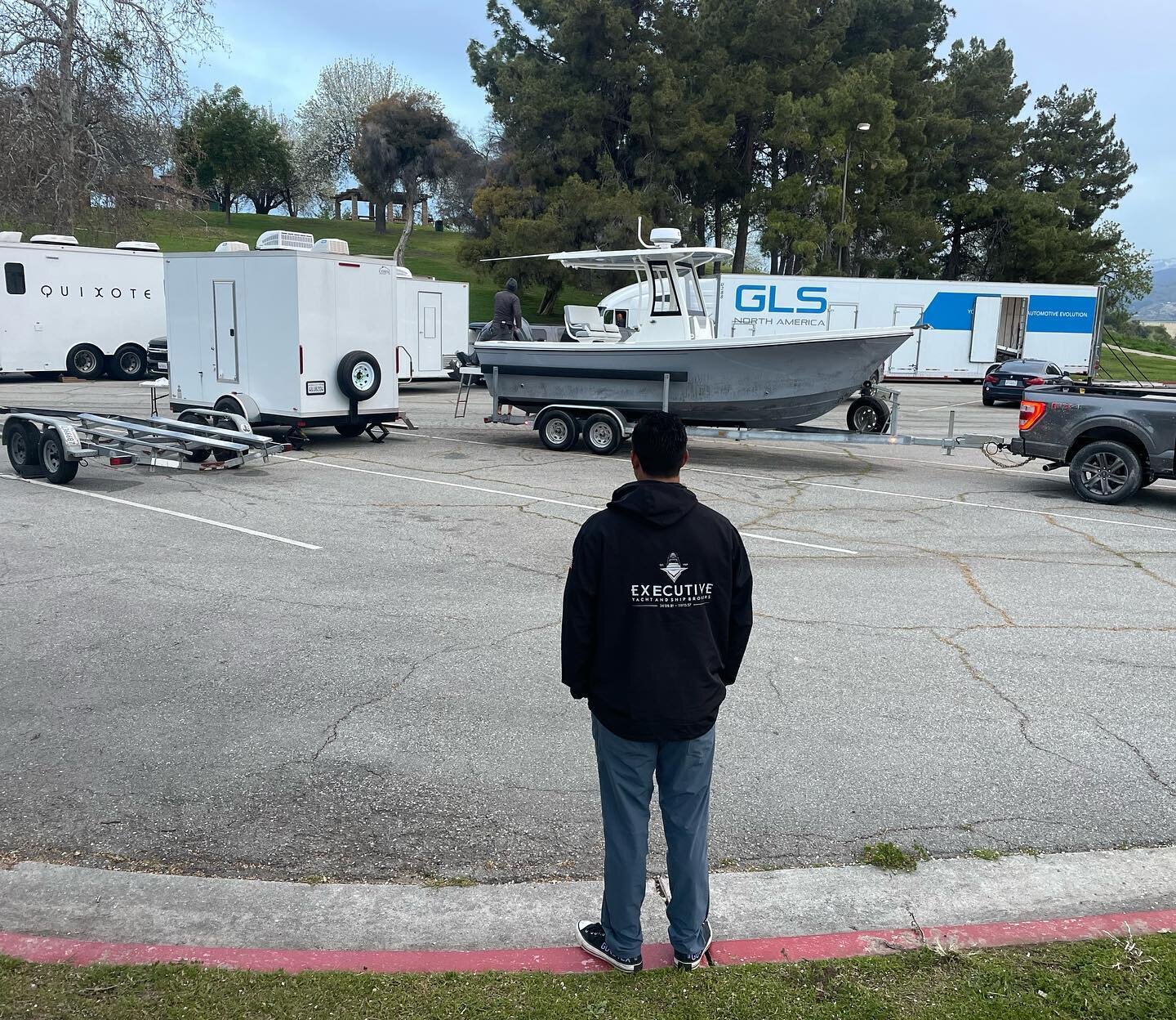 Quiet on the set  last week with @ford on location with the PARKER 24 . Two great American 🇺🇸products enjoying an outdoor lifestyle .