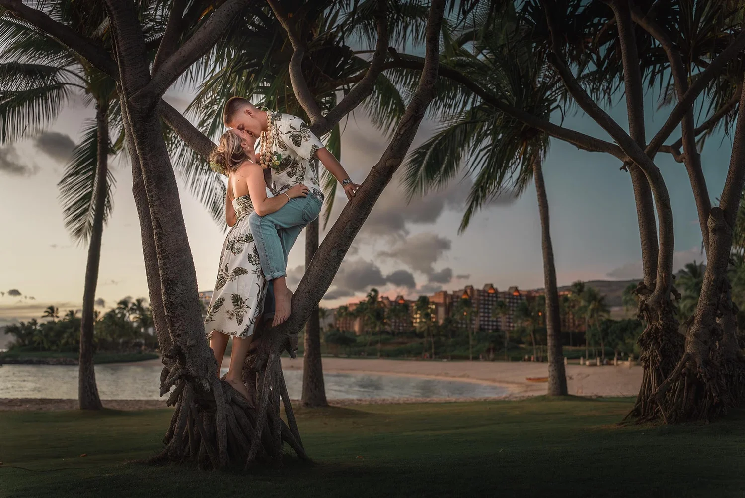 Seth and Katie beside the Pacific during their Hawaii portrait session