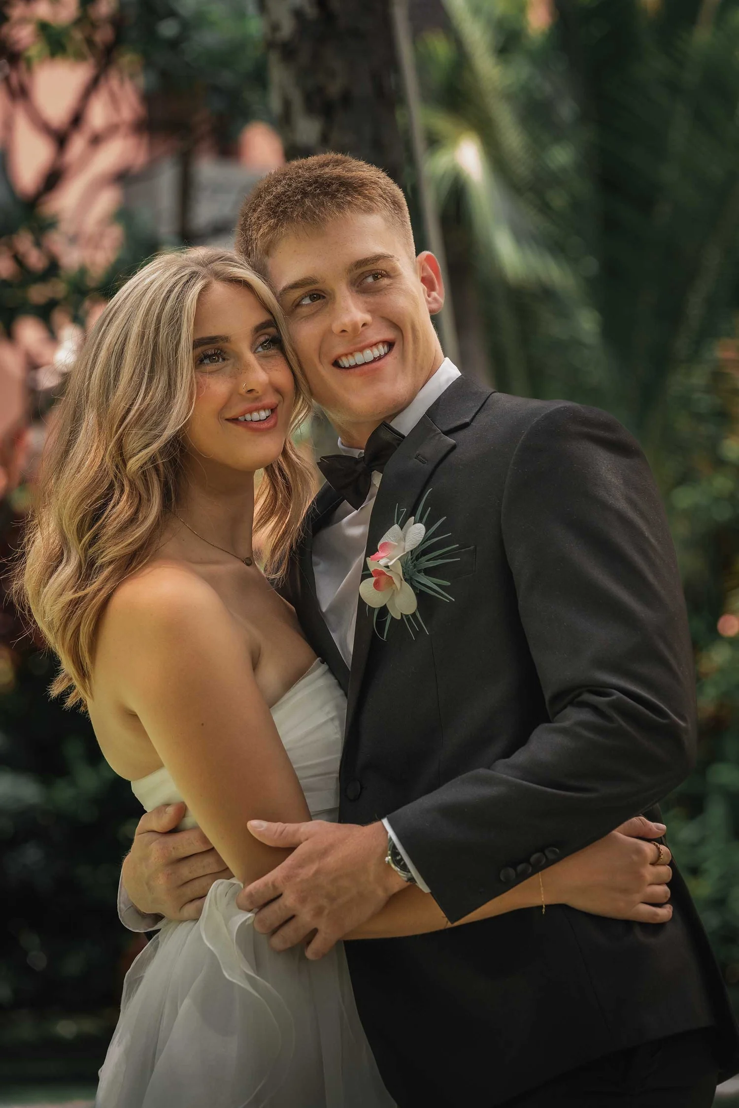 Seth and Katie photographed beside the Pacific during their Hawaii elopement