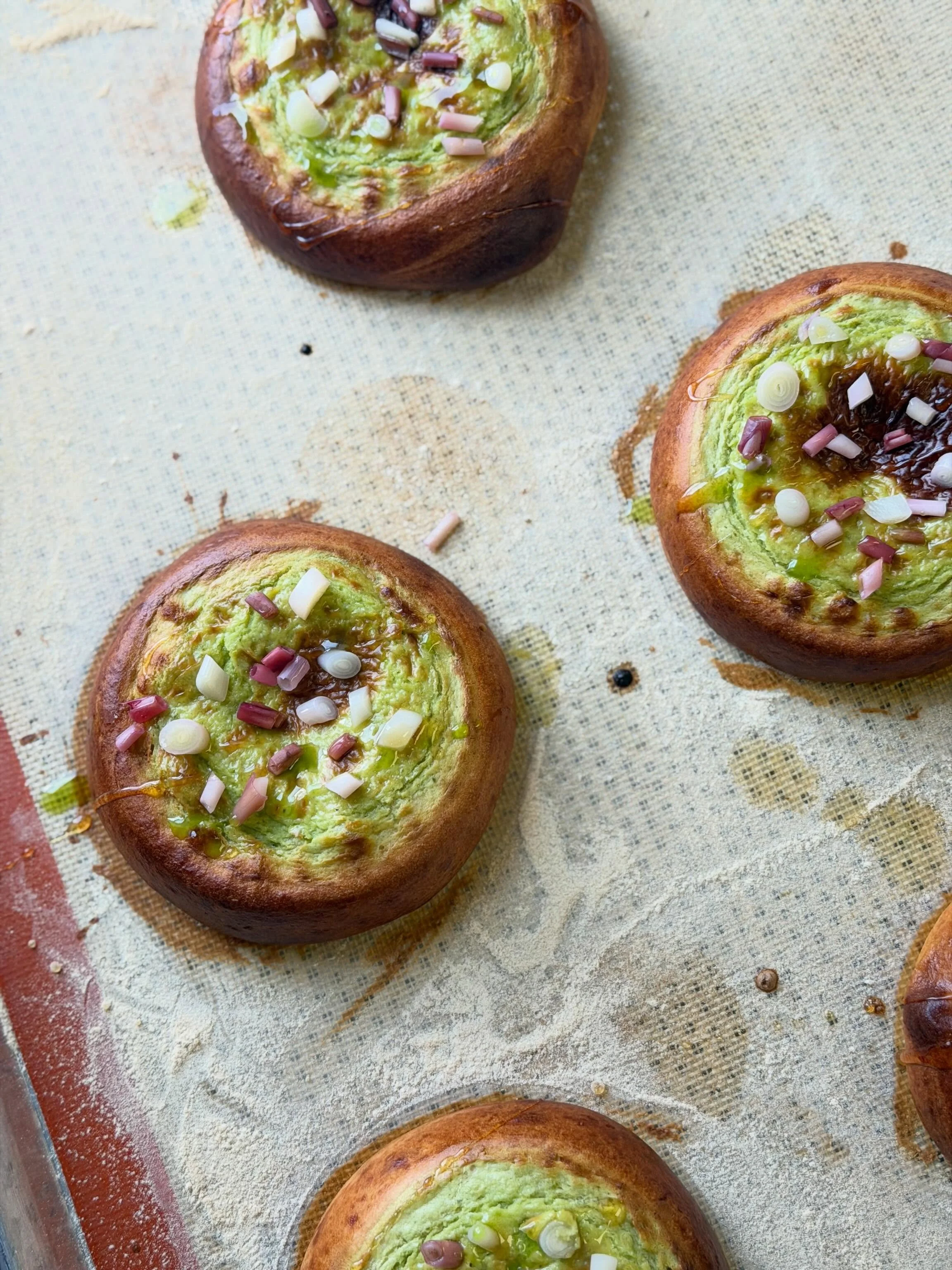 Happy Ramp Fest!  We&rsquo;ve got a limited number of ramp milk buns available today &mdash; sourdough milk &amp; honey buns topped with ramp leaf cream cheese custard, pickled ramp bulbs, and a honey &amp; ramp oil drizzle

See you soon Callicoon 🙏