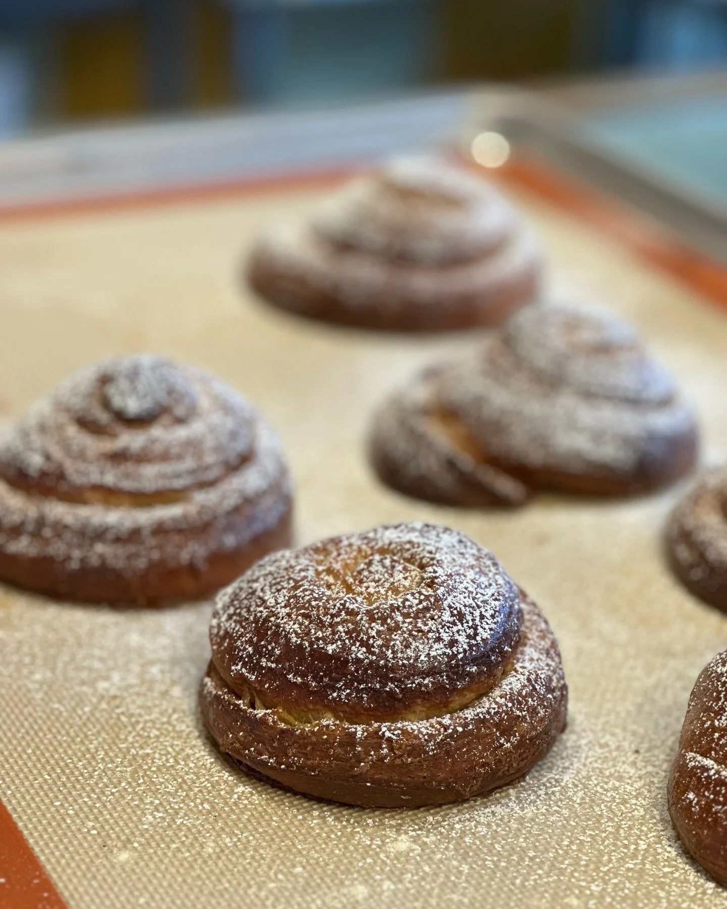 Pan de Mallorca is here!  Continuing the celebration of Hispanic Heritage Month, we&rsquo;re visiting the land of mi gente - Puerto Rico 🇵🇷.

For our take on this classically yeasted sweet bread, we incorporate stoneground flour, sourdough, local e