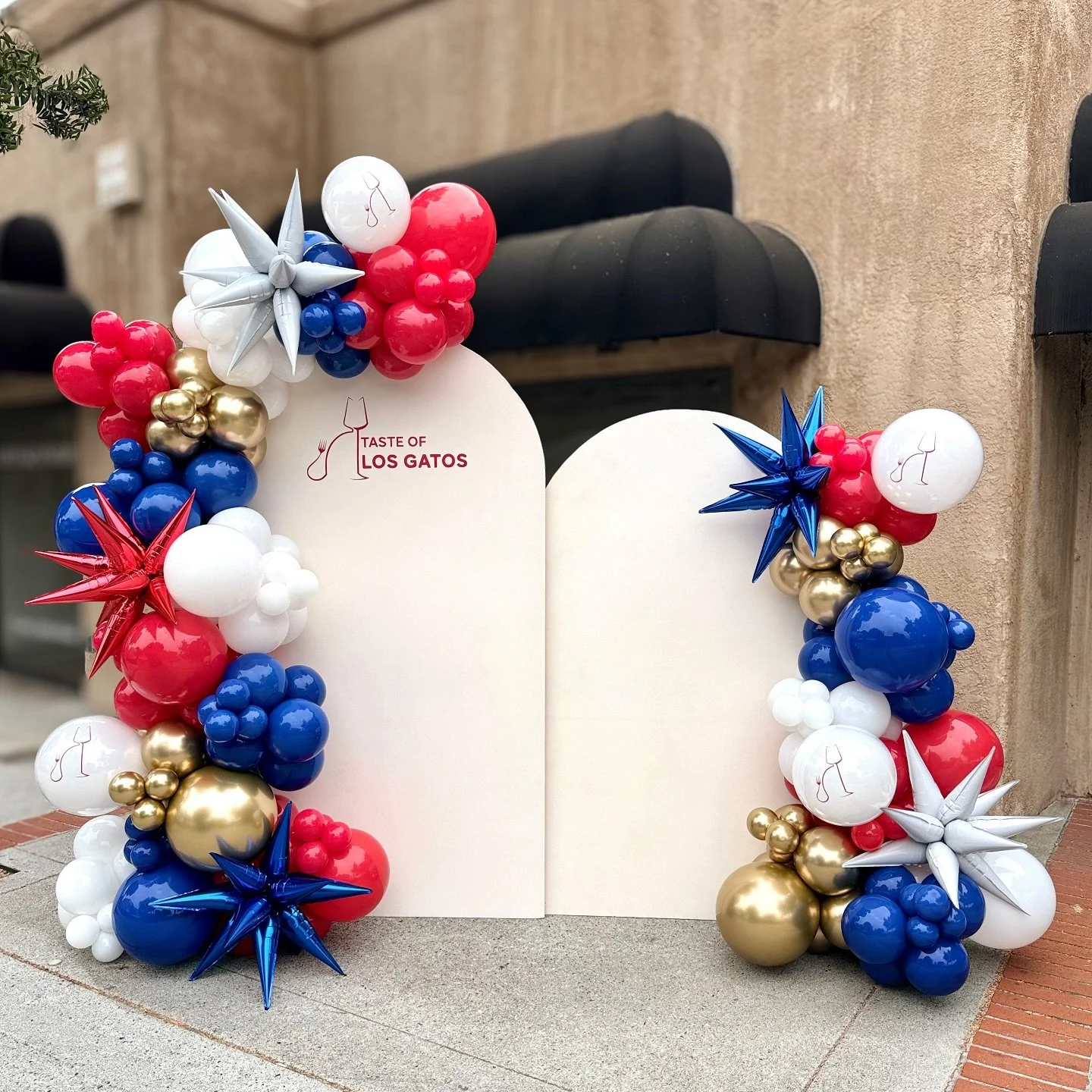 Taste of Los Gatos! ❤️💙🤍✨ Thanks for having me @losgatoschamber!

#balloons #balloondecor #backdrop #backdropballoons #chiara #woodbackdrop #woodpanel #customdecor #losgatos #tasteoflg #tasteoflosgatos #balloonideas #balloondecor #balloonart #ballo