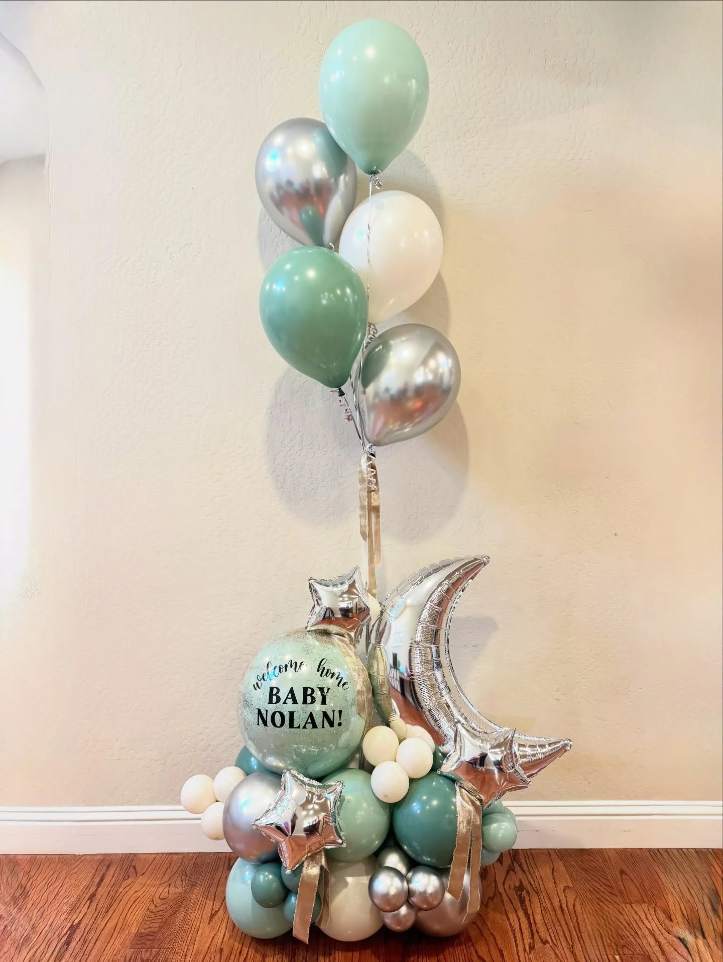Welcome Home Baby Nolan 🤍 A long NICU journey, but finally home where you belong. The sweetest surprise for the strongest little fighter. Thank you for letting me create such a heartwarming piece @mrs.stone_xo!

#balloons #balloonstack #balloonbouqu