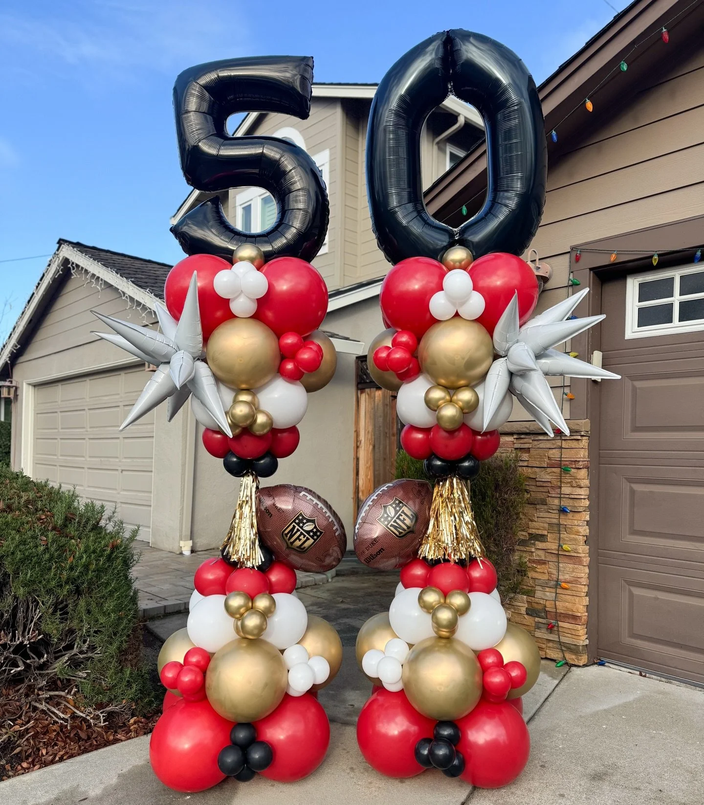49er themed crazy columns for a 50th birthday!

#balloondecor #balloonideas #crazytower #49ers #ballooncolumn